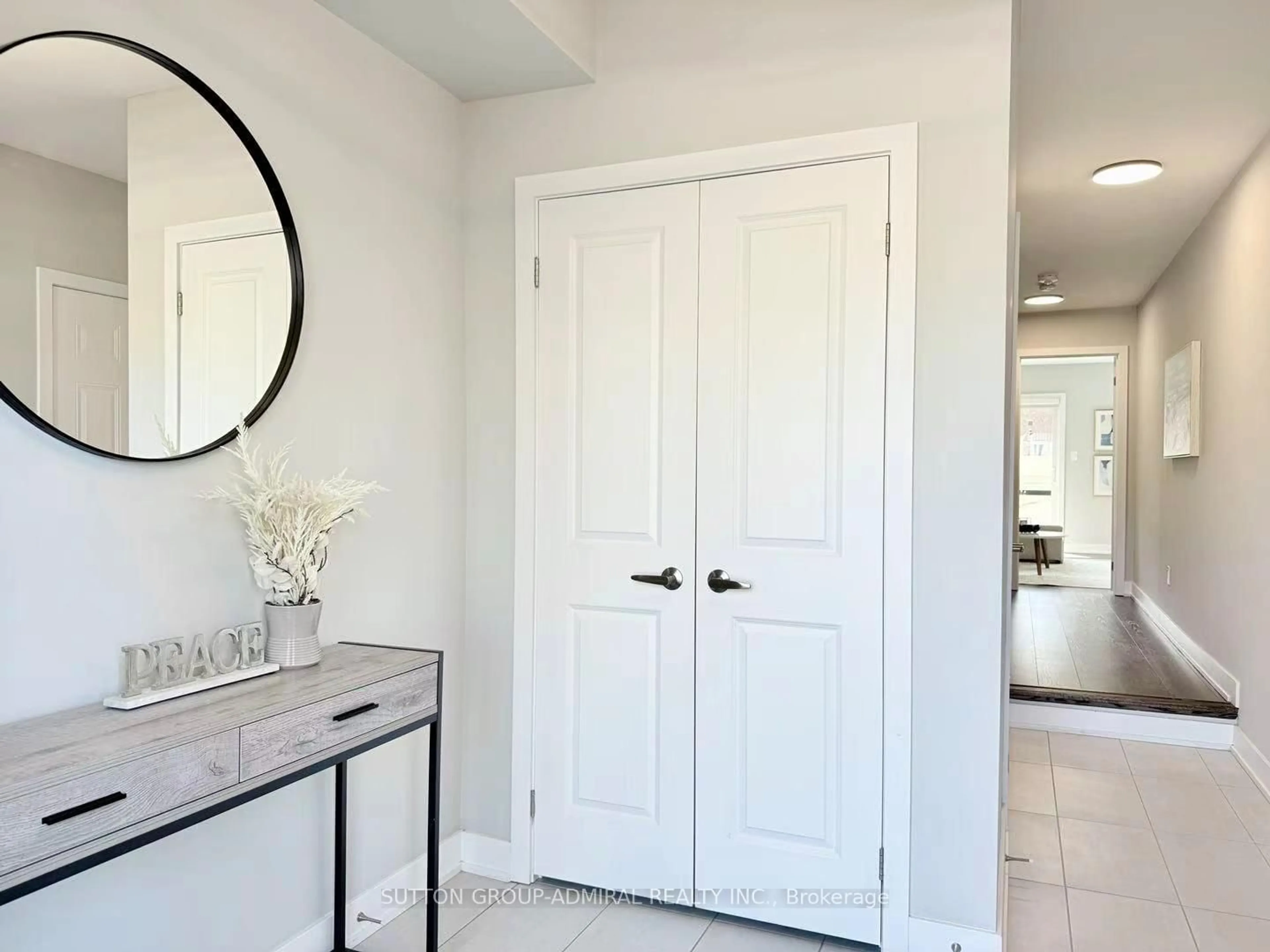 Indoor entryway for 18 Pageant Ave, Vaughan Ontario L4H 4R3