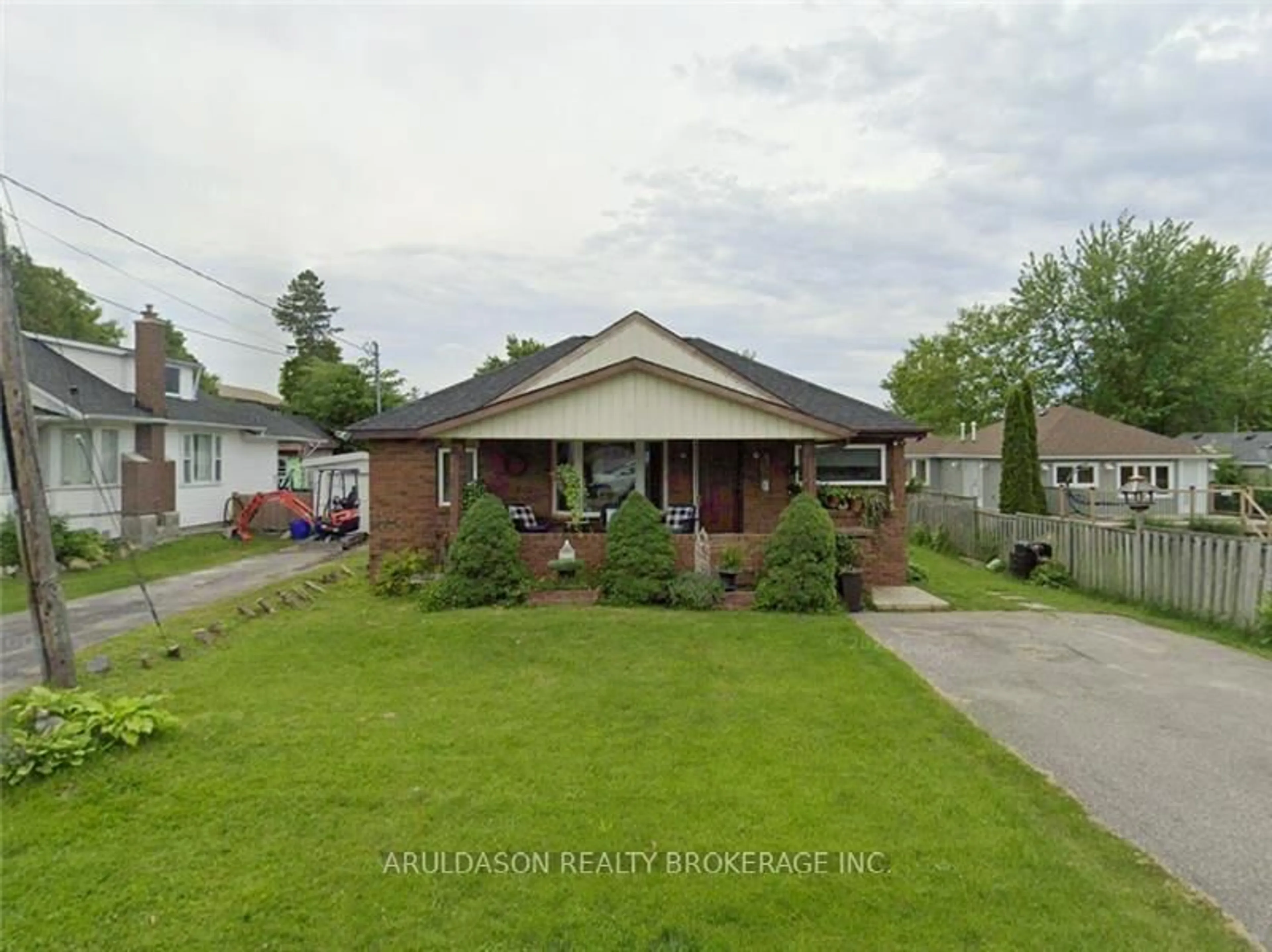 A pic from outside/outdoor area/front of a property/back of a property/a pic from drone, street for 62 Franklin Beach Rd, Georgina Ontario L0E 1L0