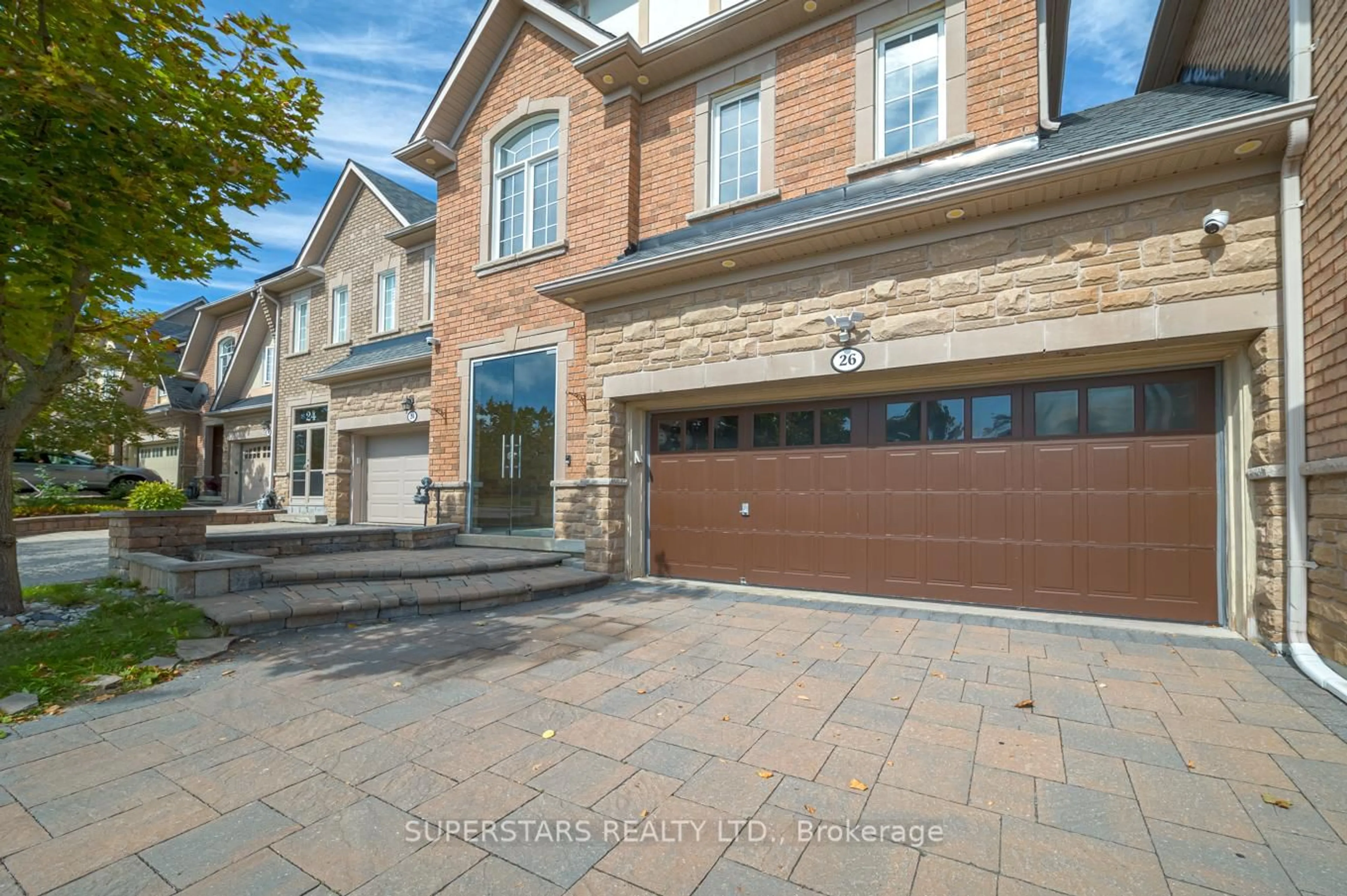 Home with brick exterior material, street for 26 Windmill Crt, Richmond Hill Ontario L4E 4V2