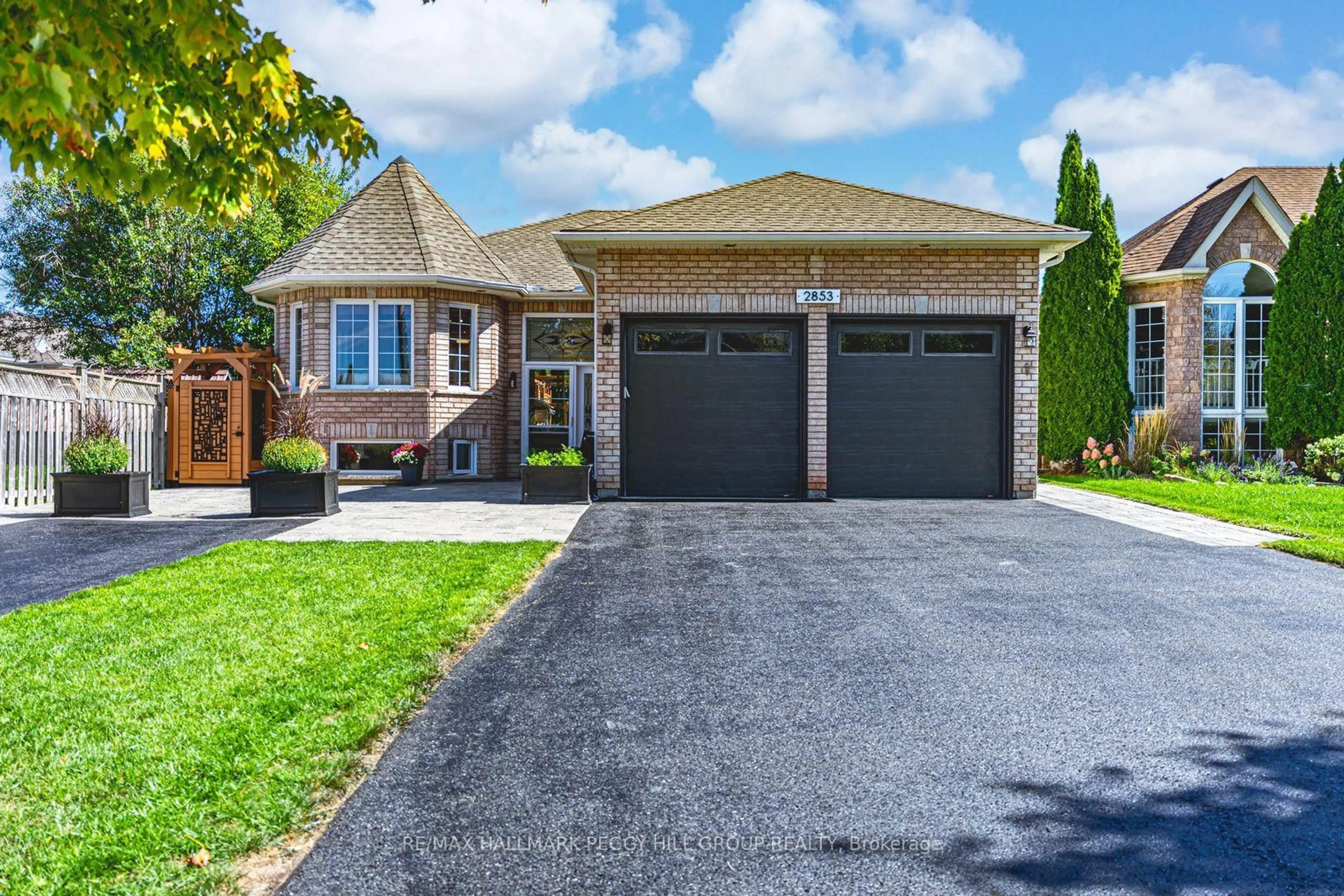 Home with brick exterior material, street for 2853 Ireton St, Innisfil Ontario L9S 2J4