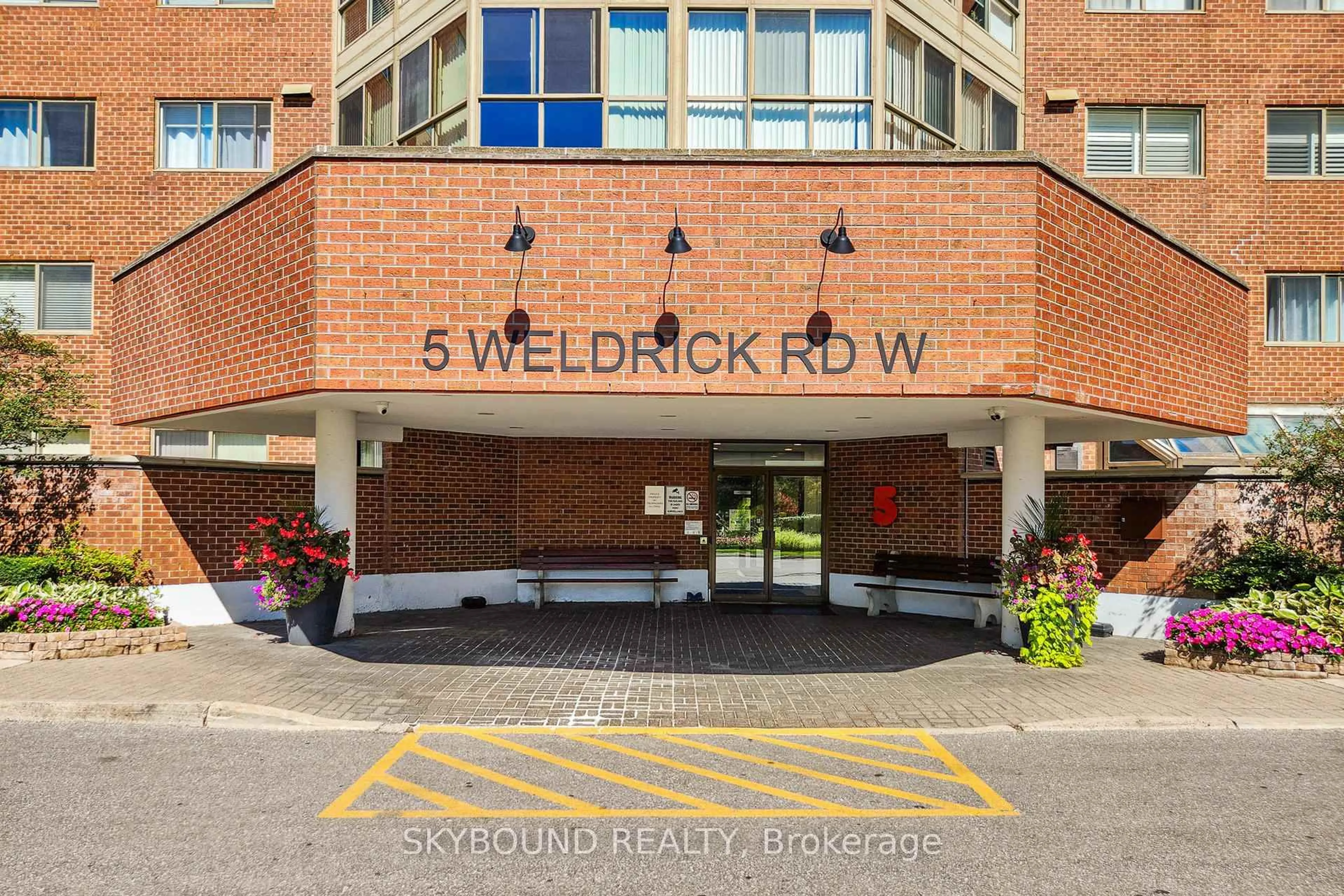 Unknown for 5 Weldrick Rd #611, Richmond Hill Ontario L4C 8S9