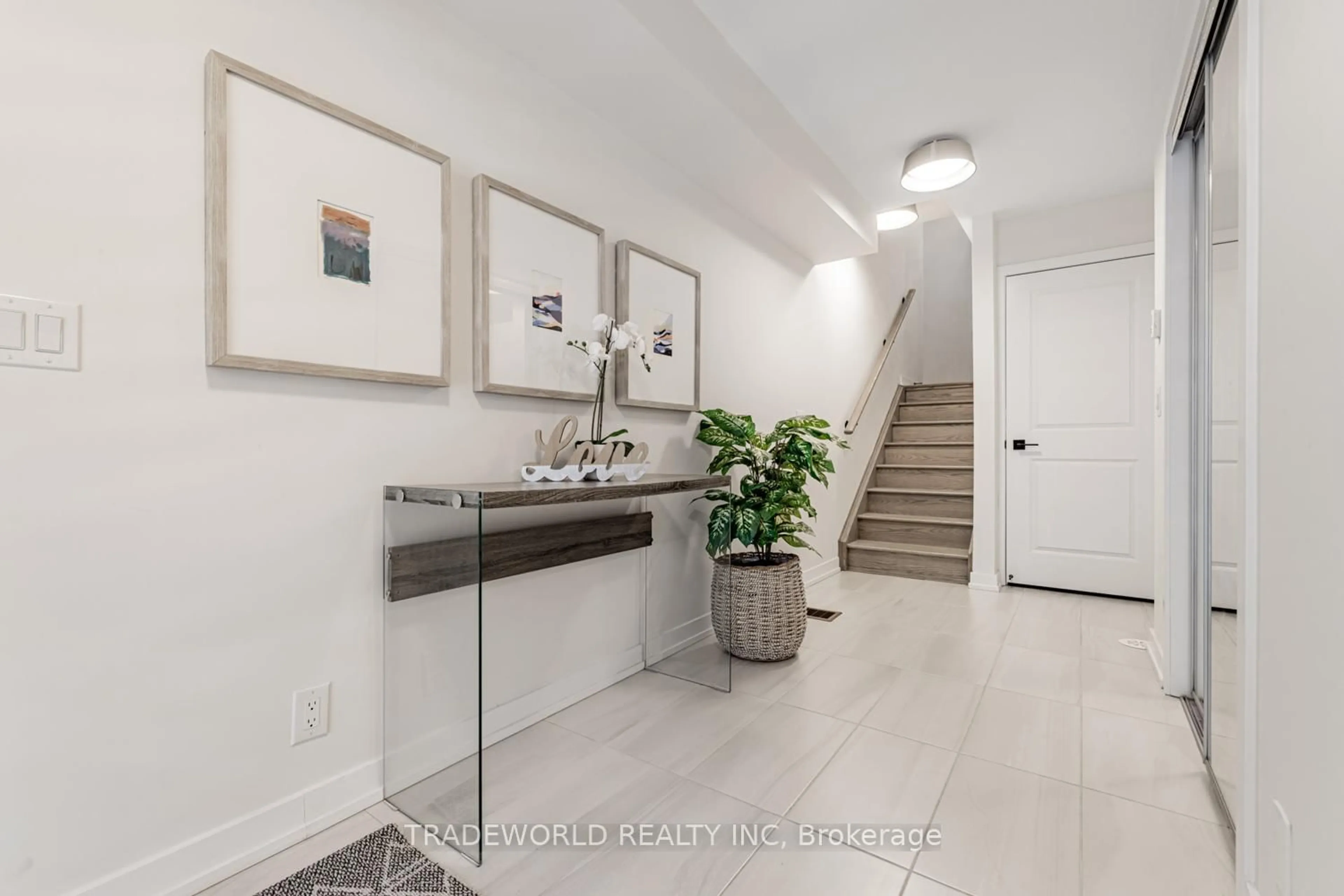 Indoor entryway for 18 Gothenburg Lane, Markham Ontario L6C 3L7