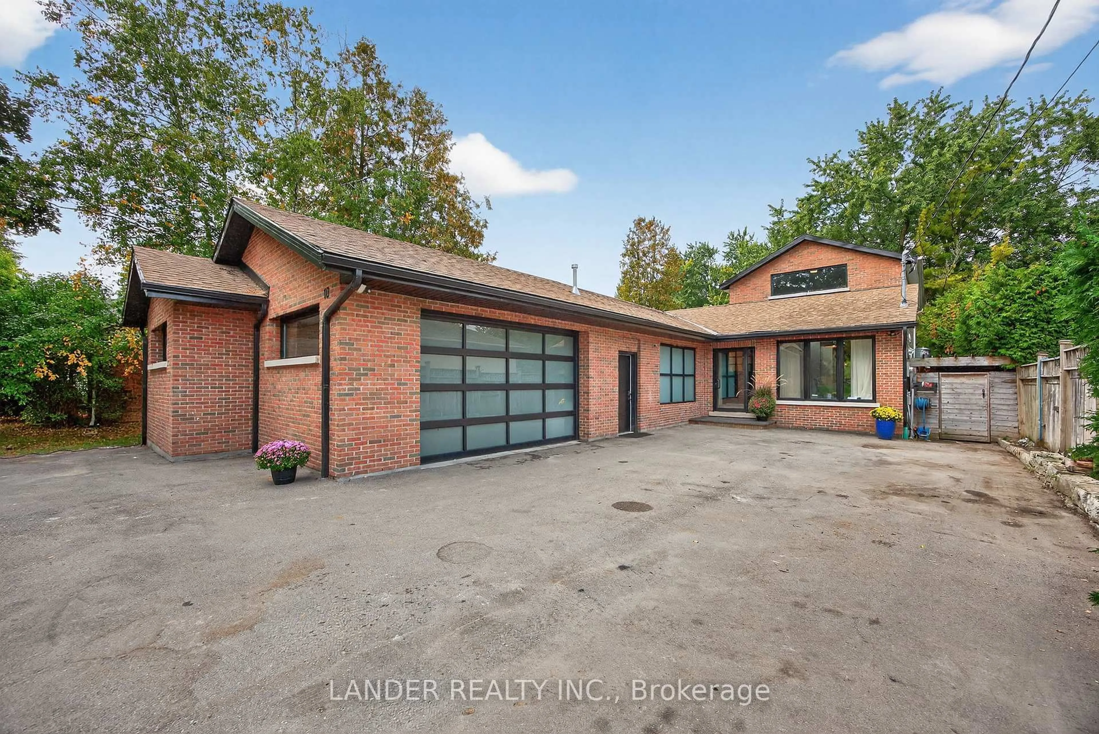 Unknown for 10 Charles St, East Gwillimbury Ontario L0G 1V0