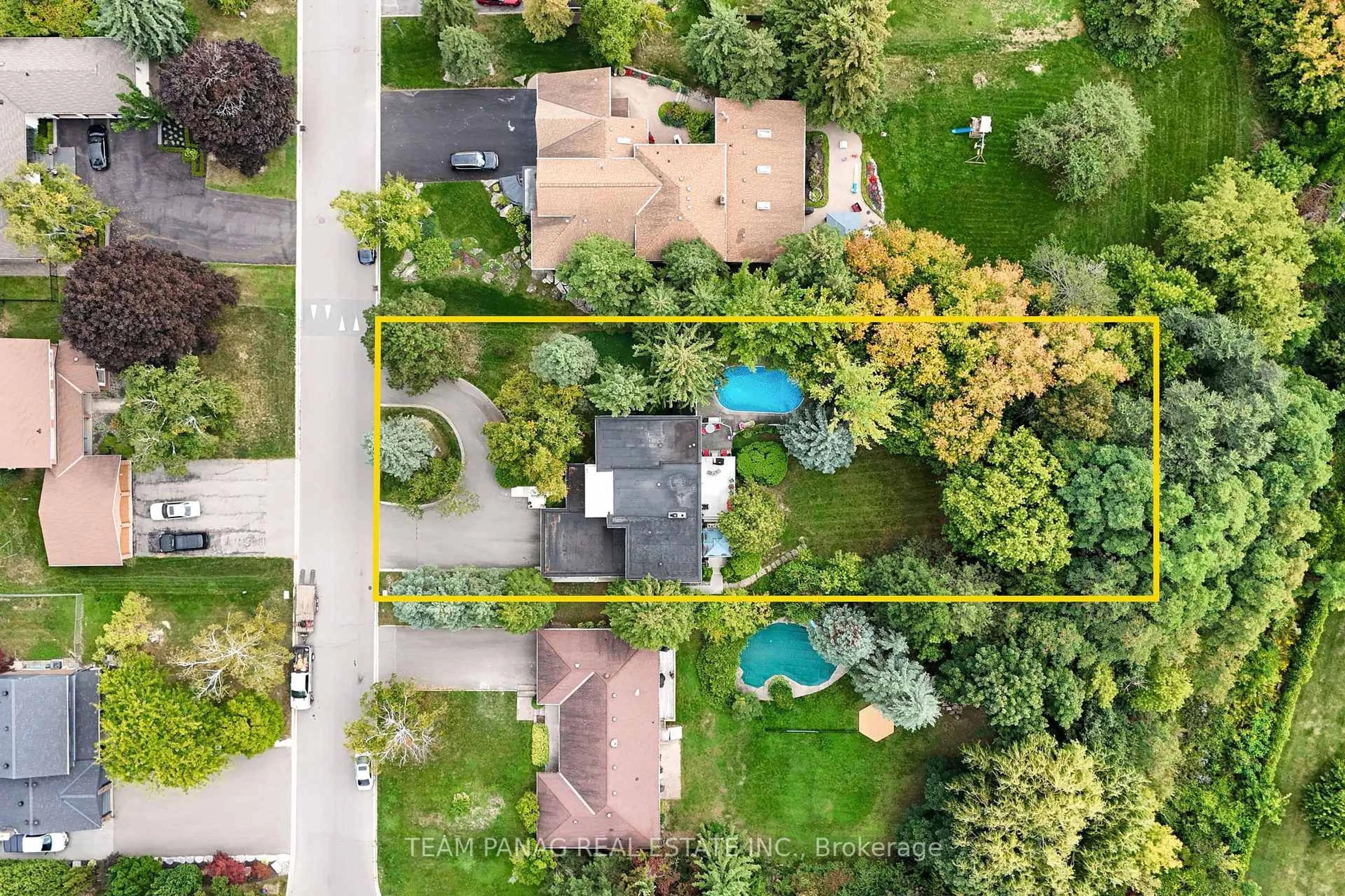 A pic from outside/outdoor area/front of a property/back of a property/a pic from drone, street for 179 Ellis Ave, King Ontario L0G 1N0