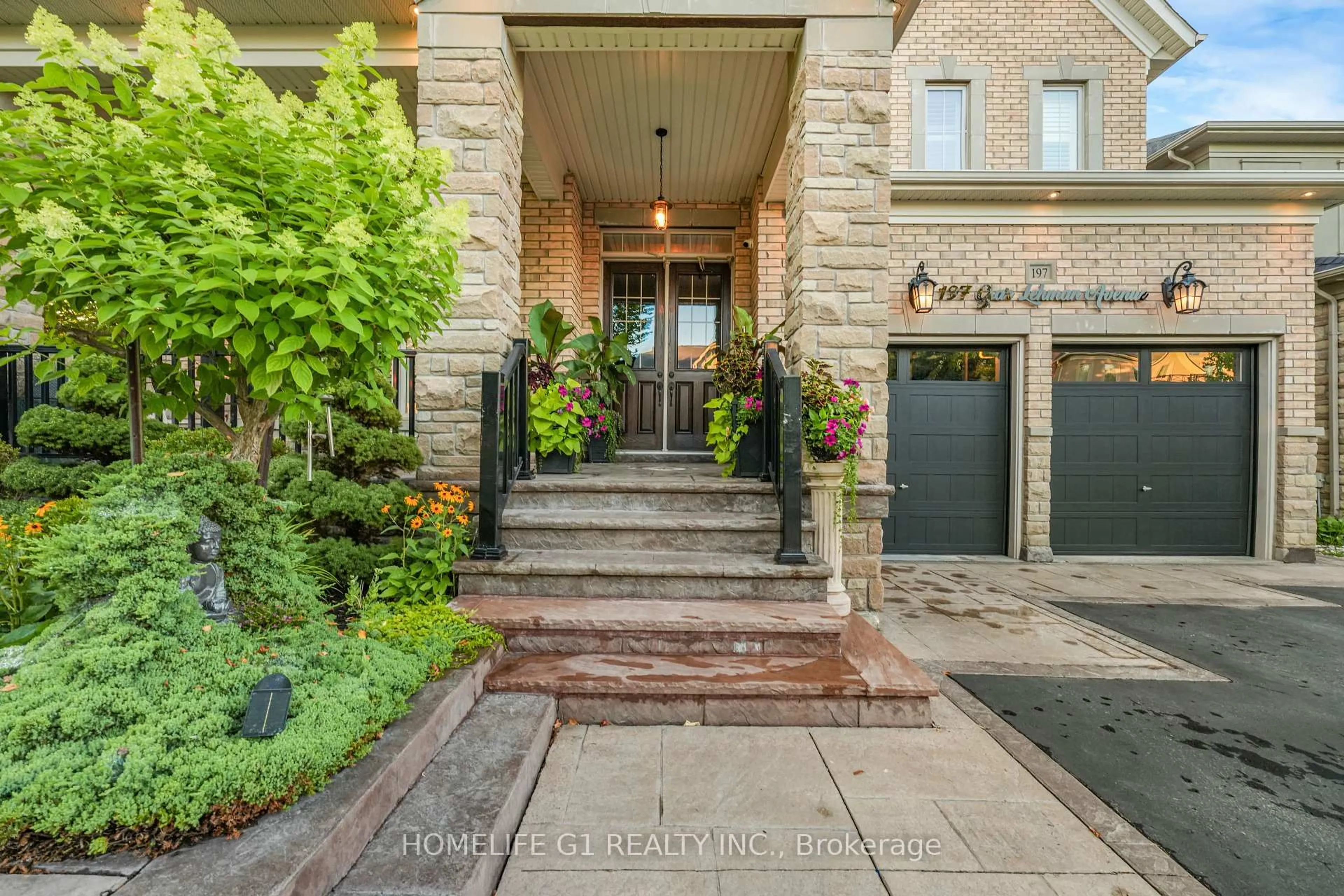 Indoor entryway for 197 Gar Lehman Dr, Whitchurch-Stouffville Ontario L4A 0H8