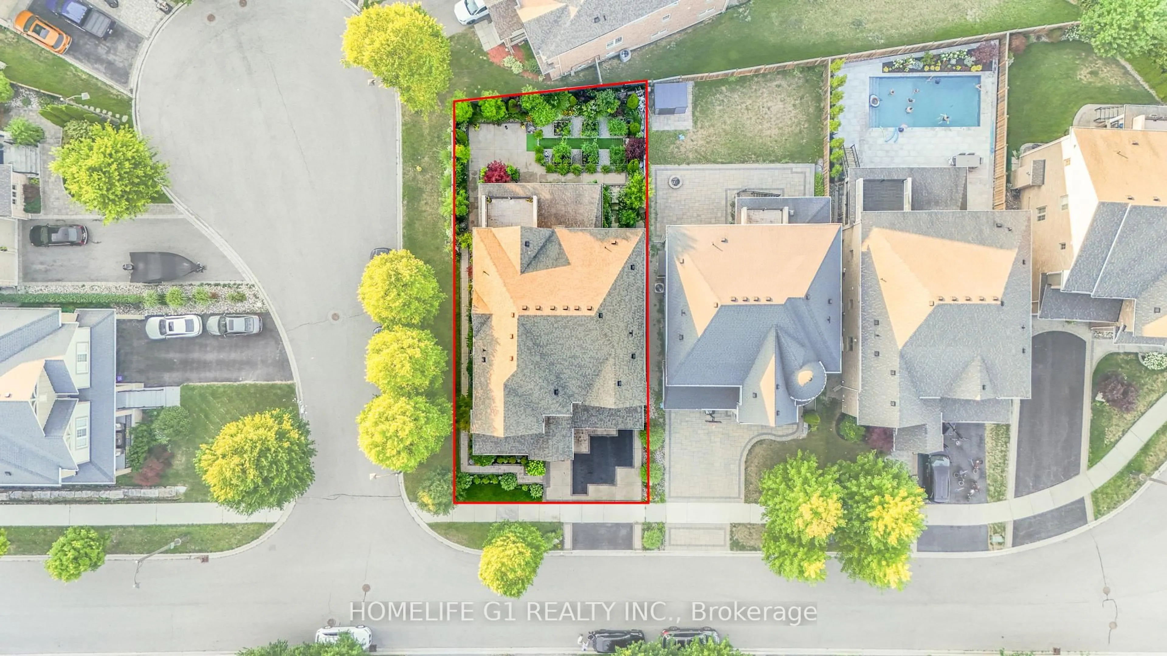 A pic from outside/outdoor area/front of a property/back of a property/a pic from drone, street for 197 Gar Lehman Dr, Whitchurch-Stouffville Ontario L4A 0H8