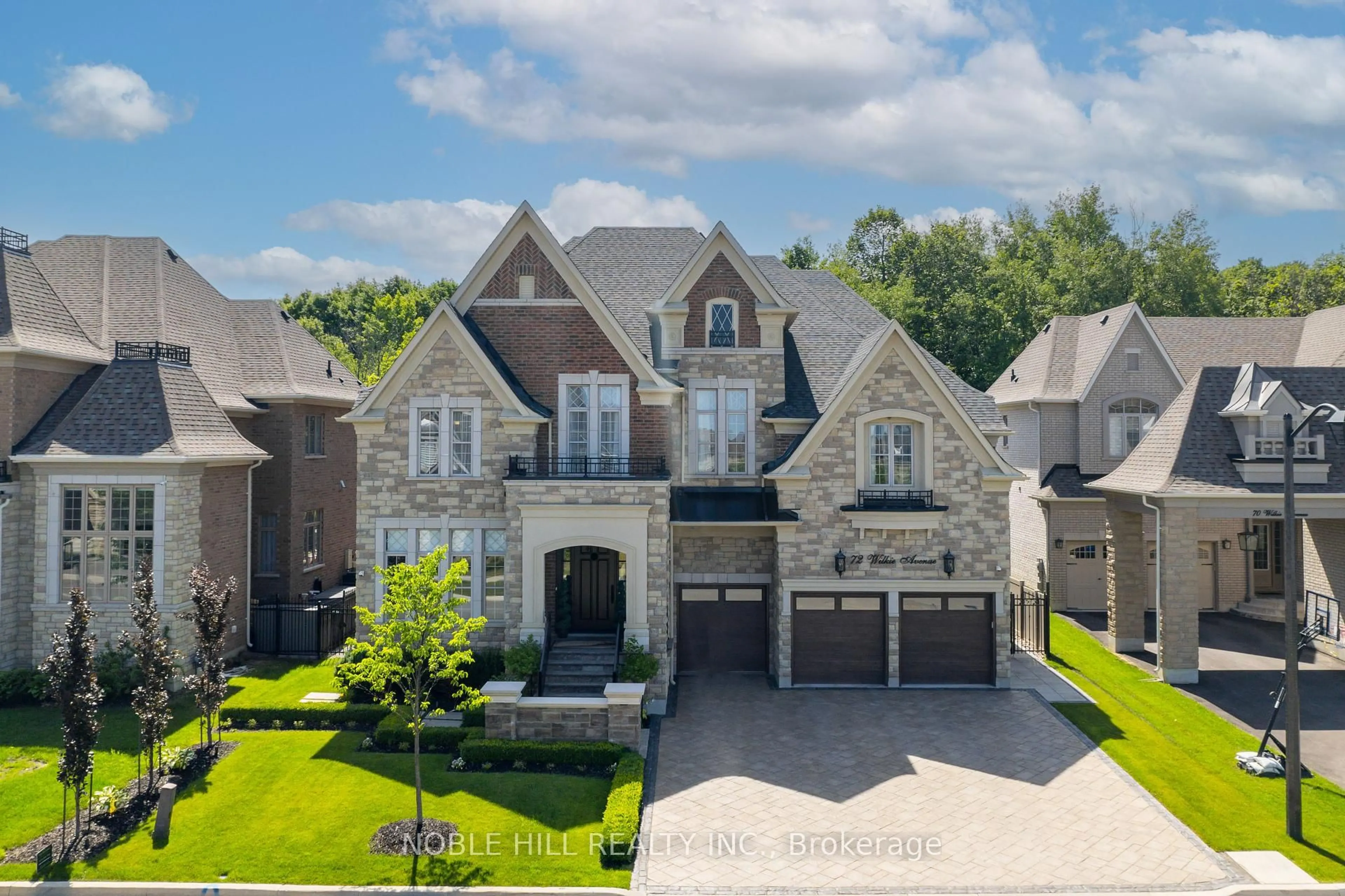 A pic from outside/outdoor area/front of a property/back of a property/a pic from drone, street for 72 Wilkie Ave, King Ontario L7B 0P1