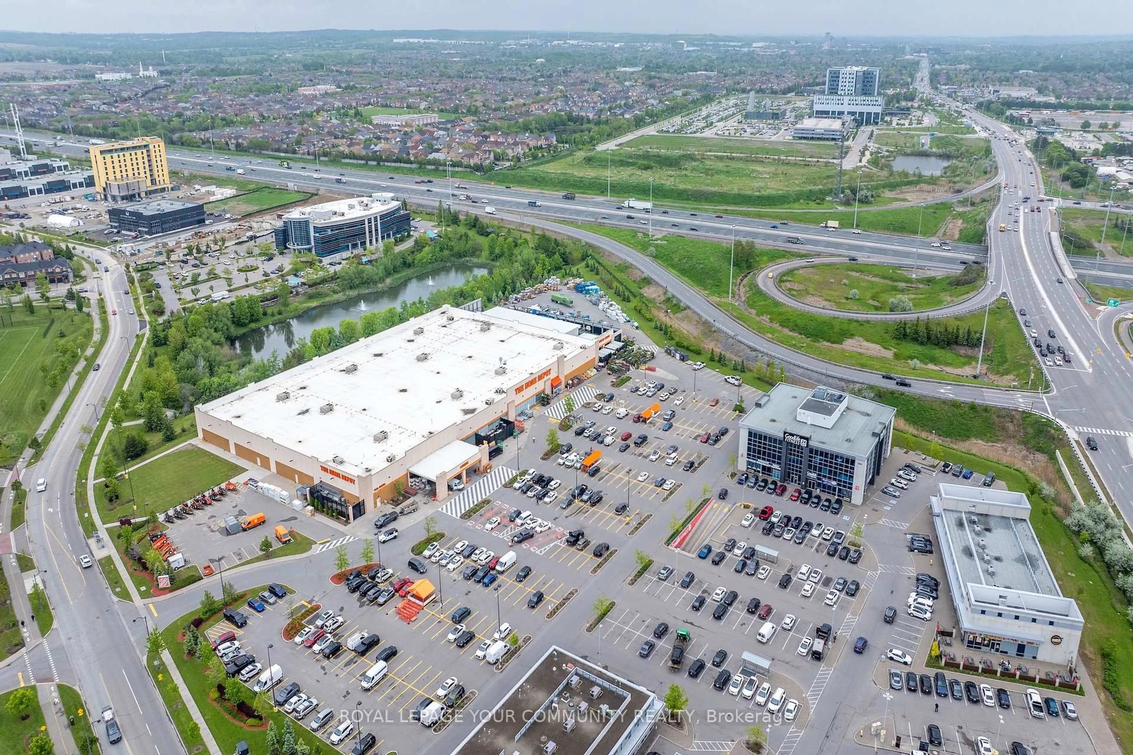 A pic from outside/outdoor area/front of a property/back of a property/a pic from drone, street for 93 Velia Crt, Vaughan Ontario L4H 4S5
