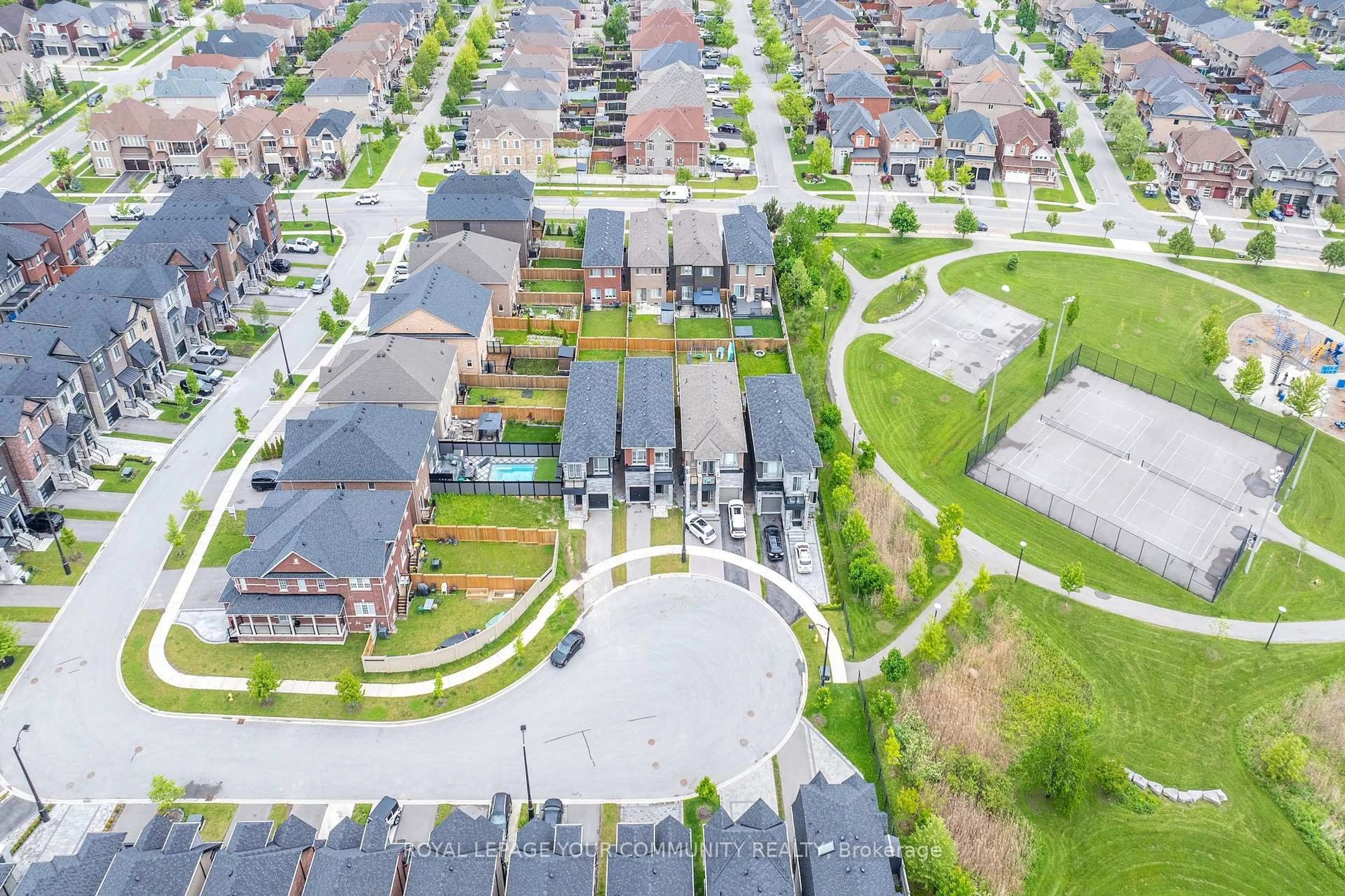 A pic from outside/outdoor area/front of a property/back of a property/a pic from drone, street for 93 Velia Crt, Vaughan Ontario L4H 4S5