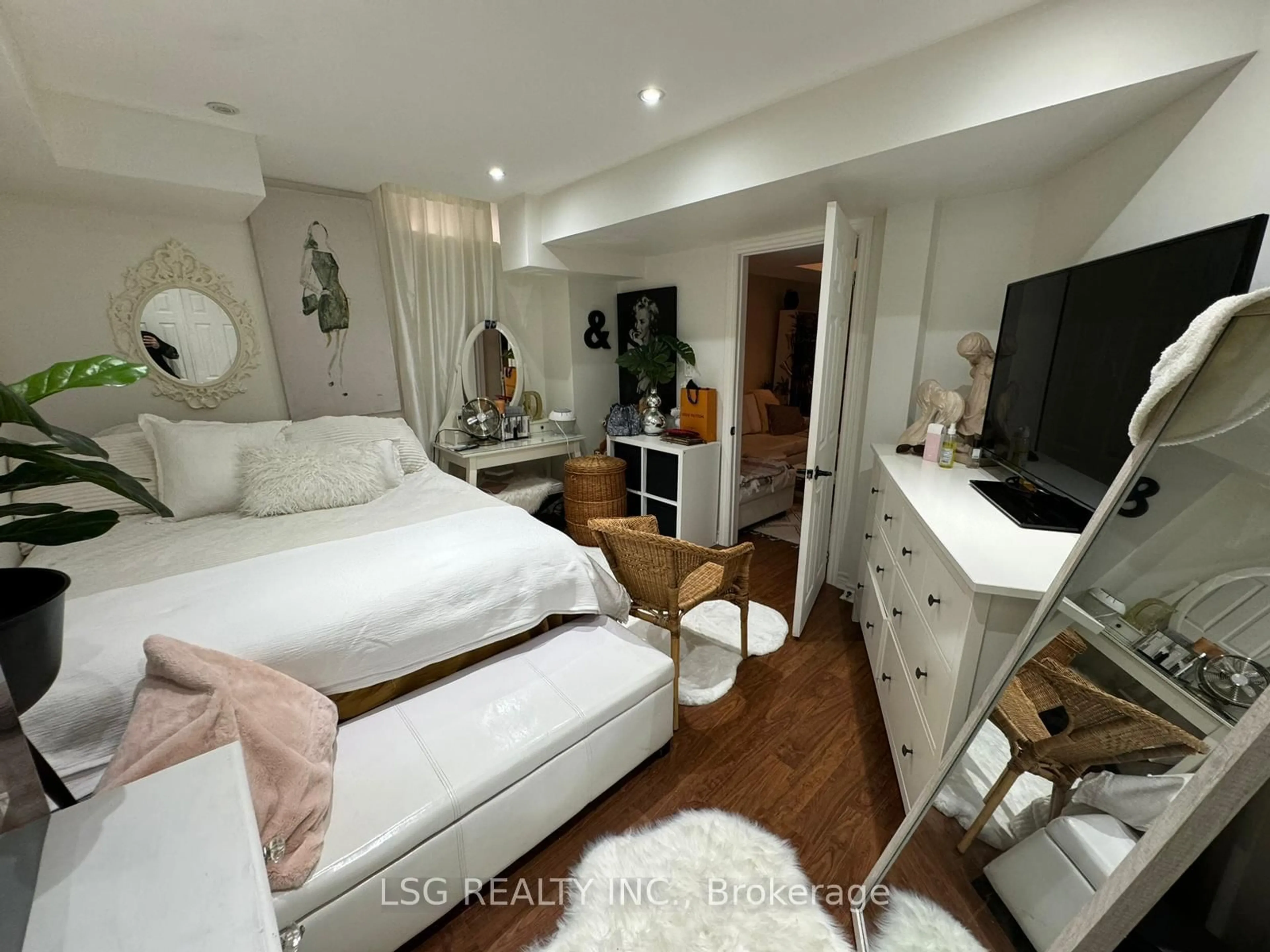A pic of a room for 235 Venice Gate Dr, Vaughan Ontario L4H 0G1