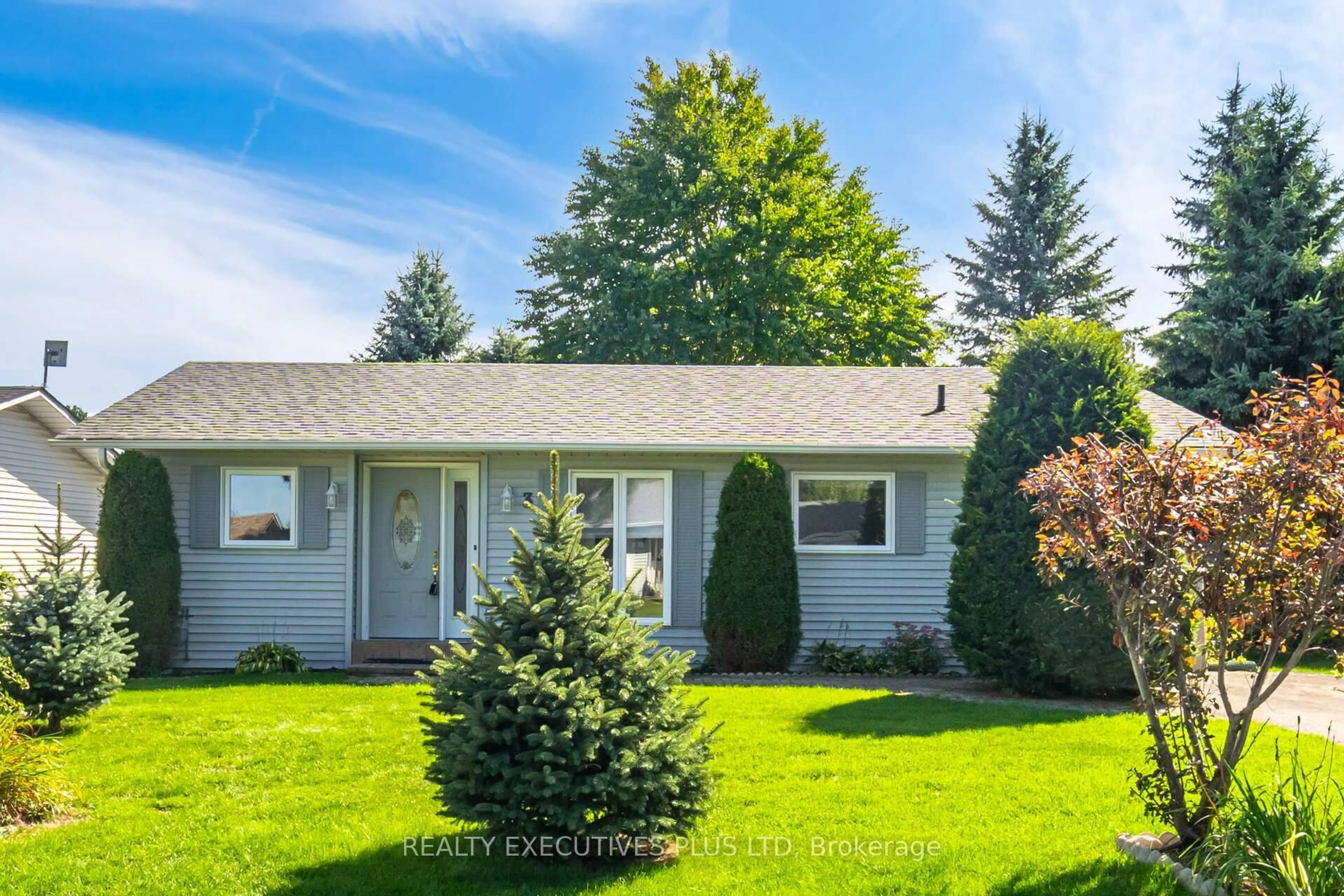 Home with vinyl exterior material, street for 3 Hickory Crt, New Tecumseth Ontario L0G 1W0