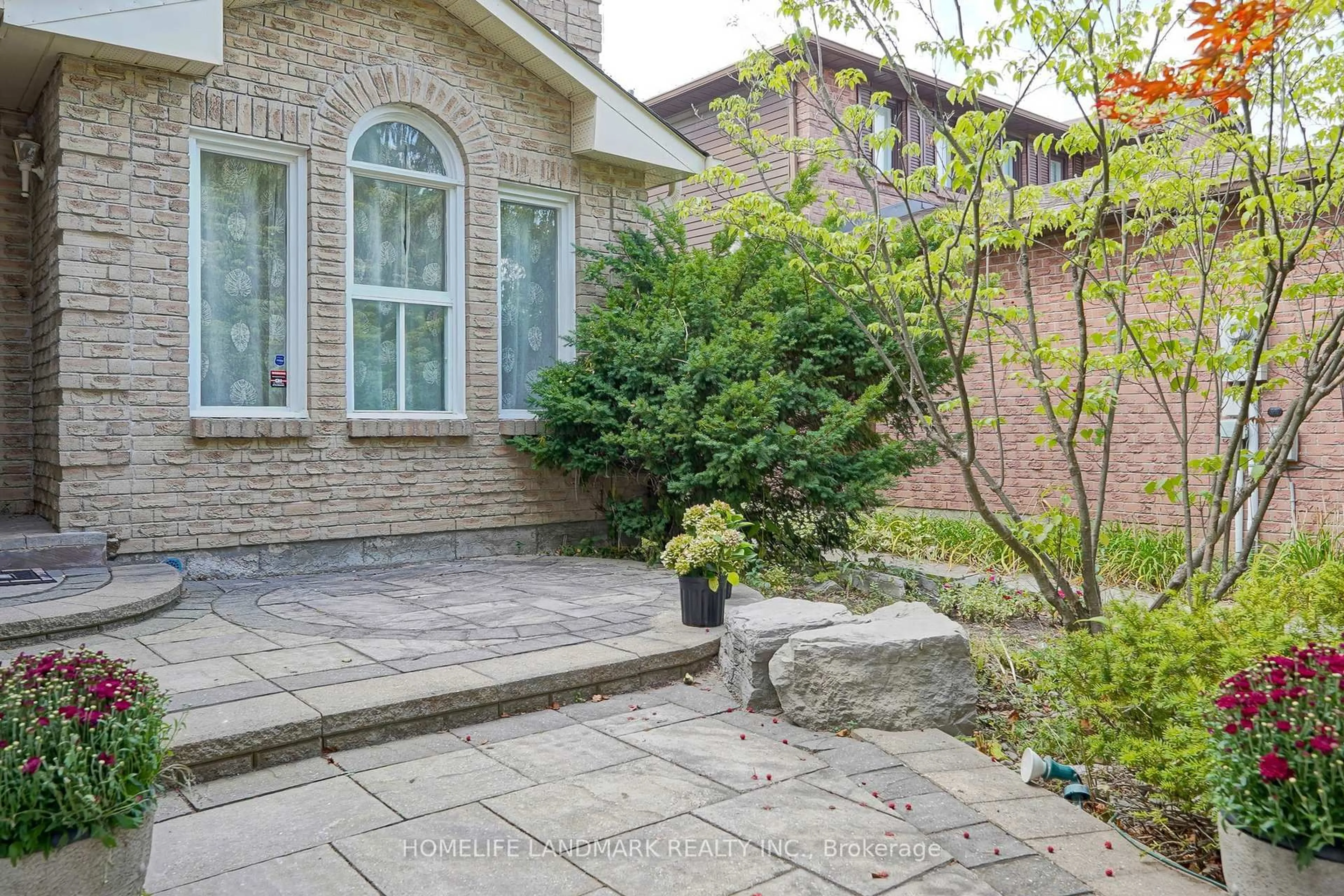 Patio, street for 65 Rosemount Ave, Markham Ontario L3T 6S8