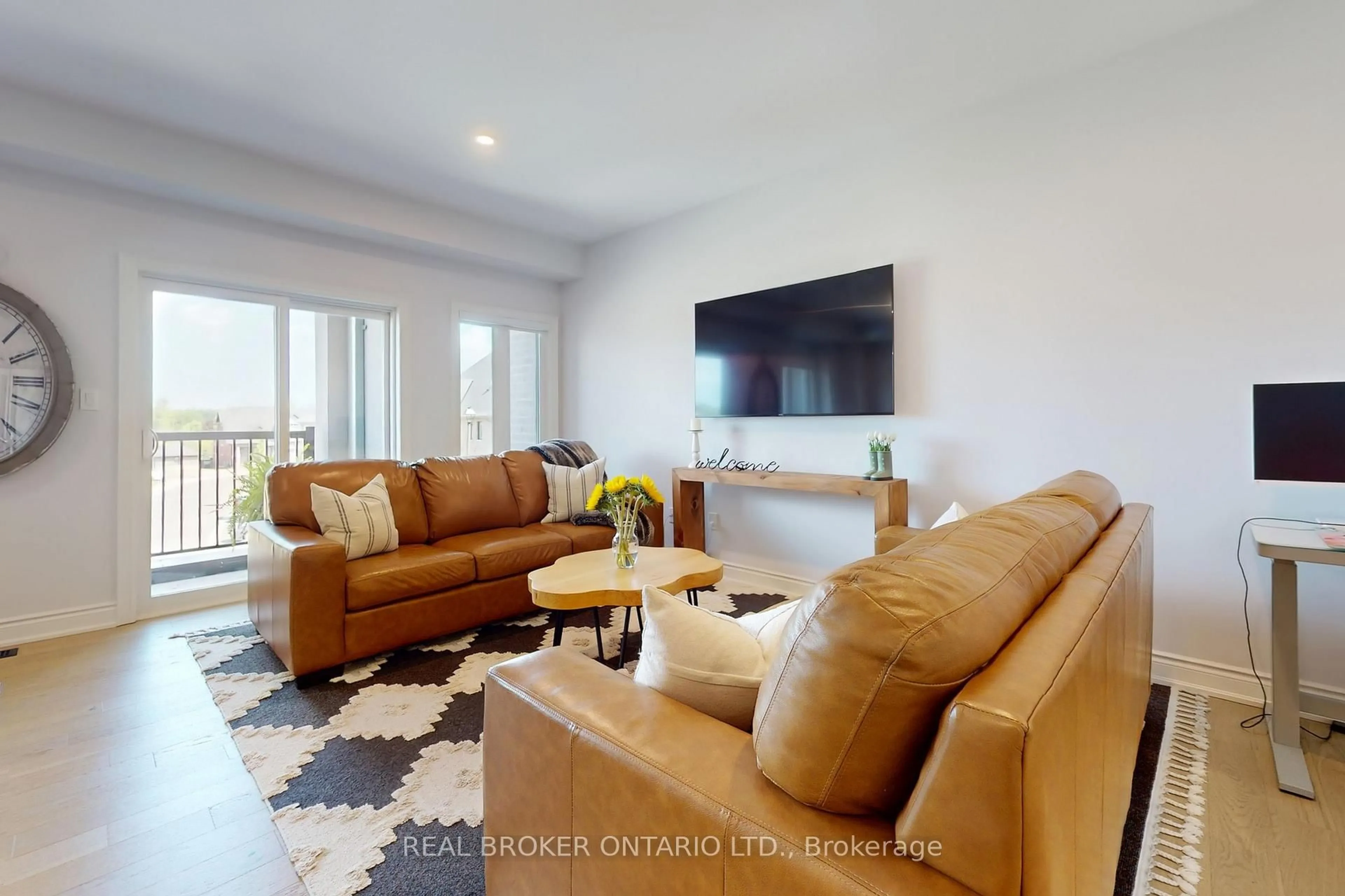 Living room with furniture, unknown for 2 Alan Williams Tr, Uxbridge Ontario L9P 0R5