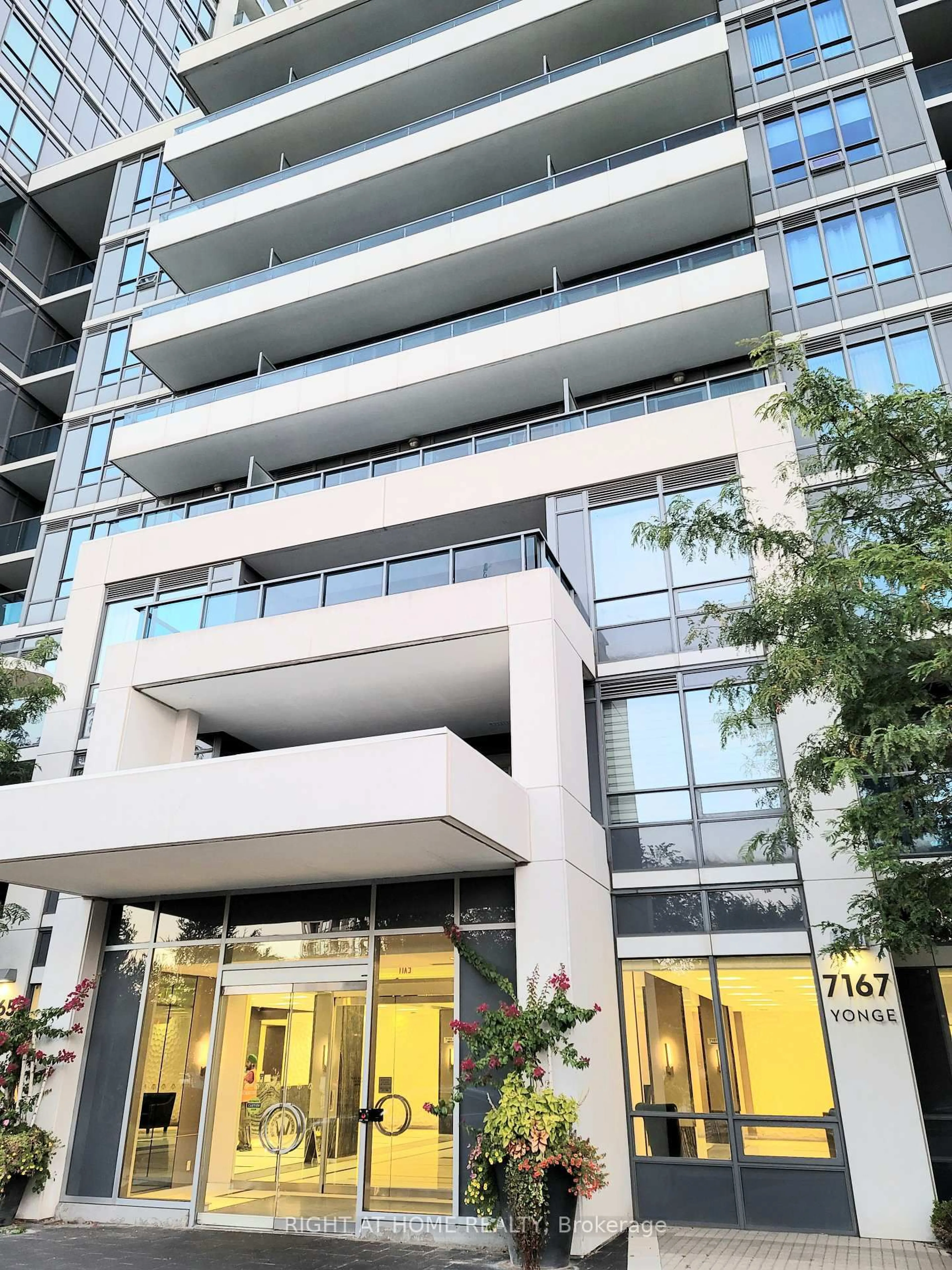 Indoor foyer for 7167 YONGE St #1007, Markham Ontario L3T 0E1