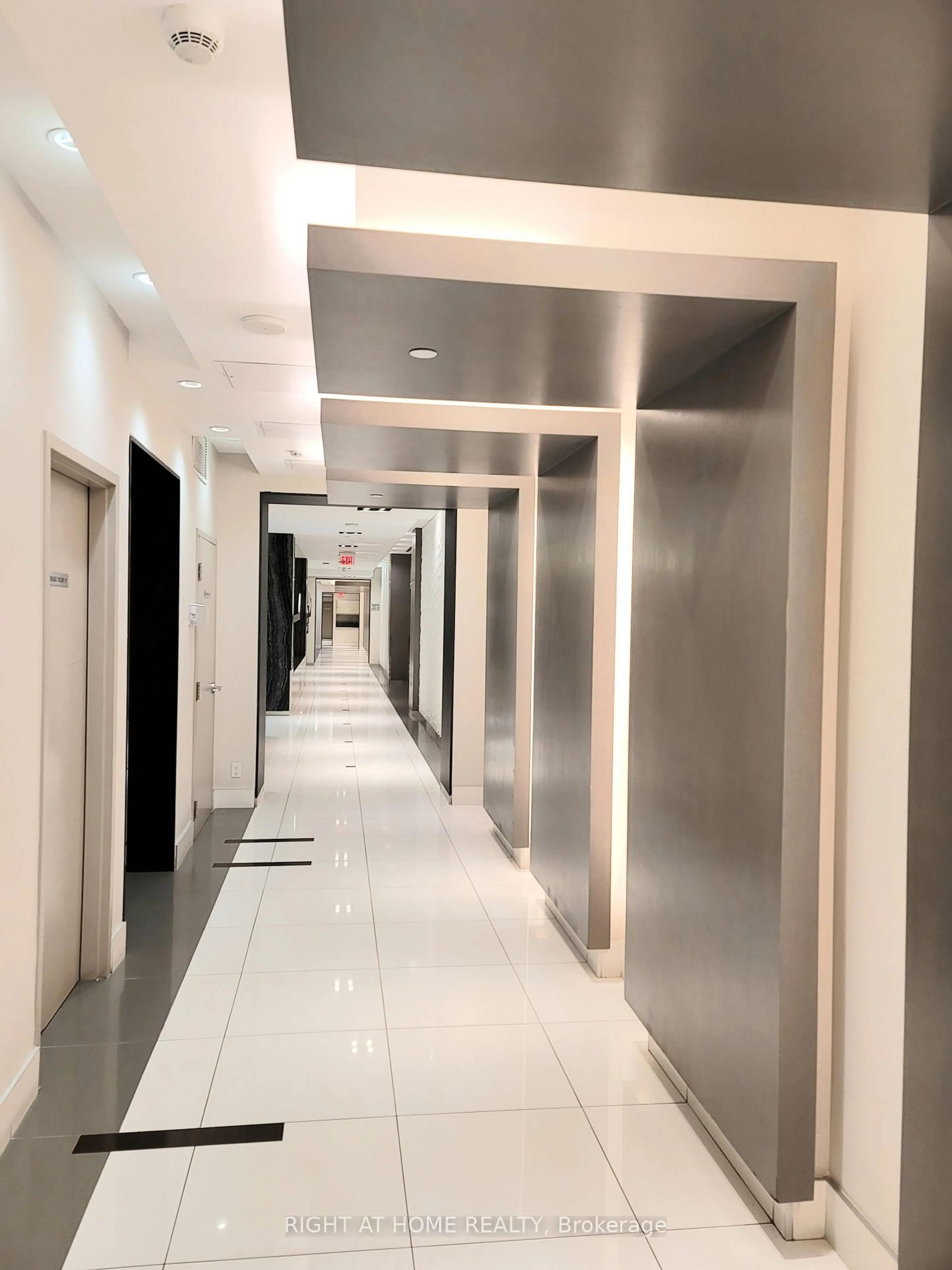 Indoor foyer for 7167 YONGE St #1007, Markham Ontario L3T 0E1