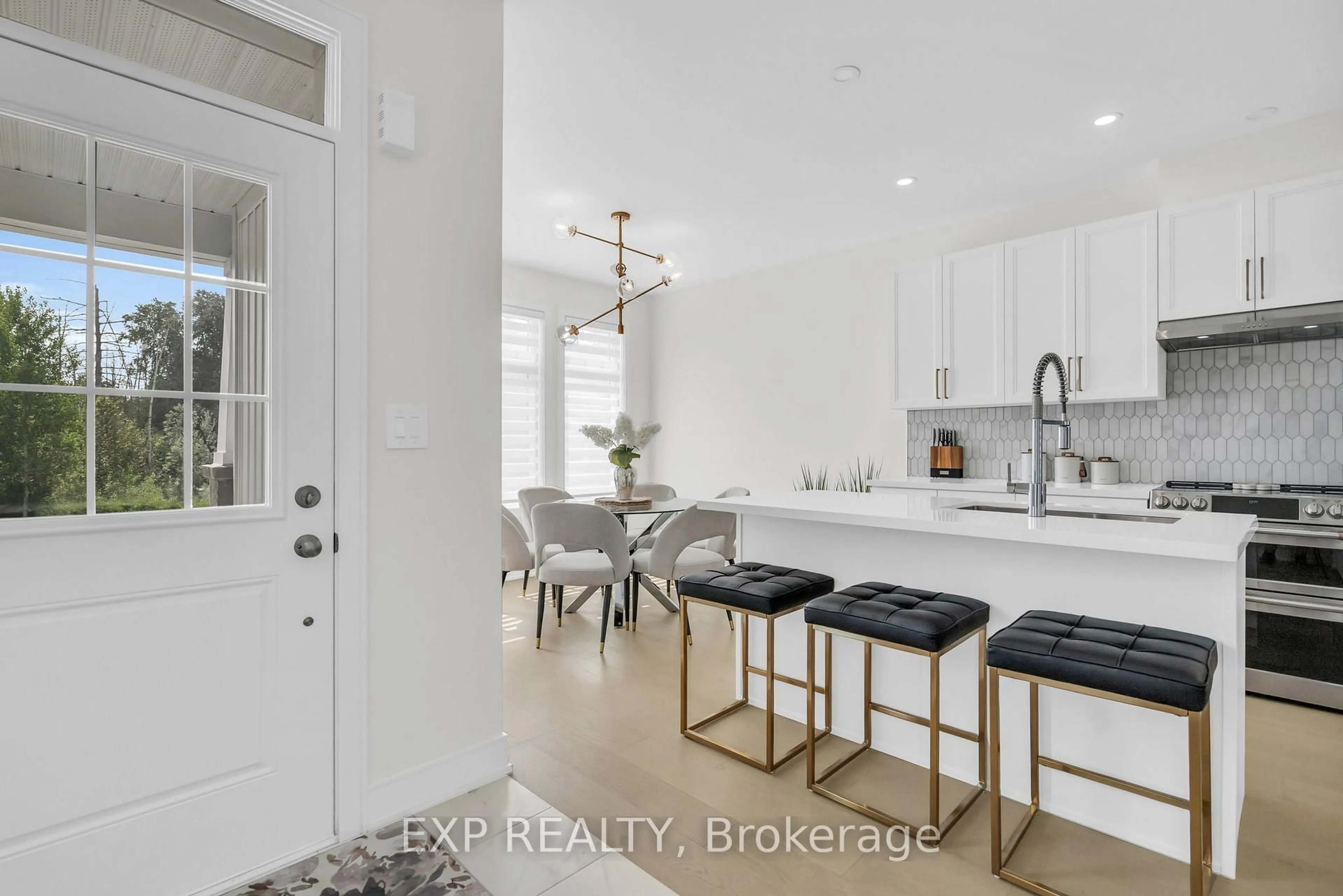 Open concept kitchen, ceramic/tile floor for 10 Palmira Dr, Georgina Ontario L0E 1R0
