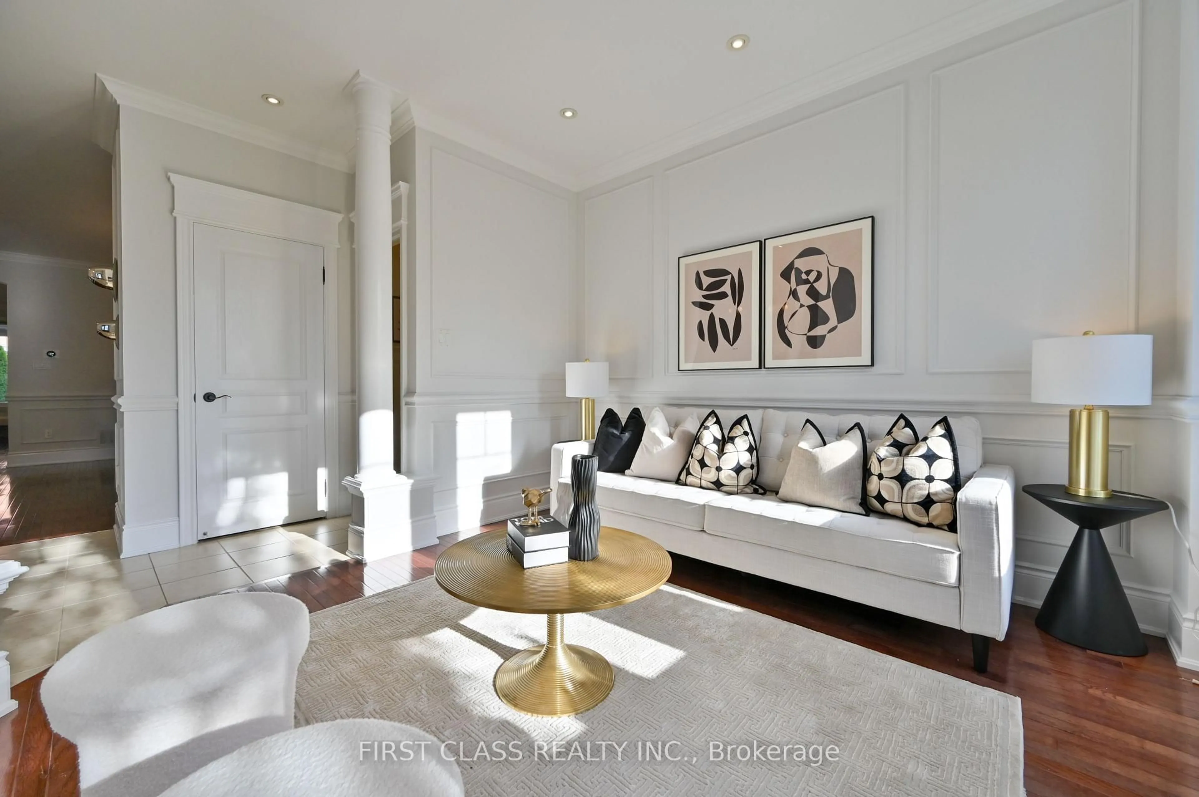 Living room with furniture, unknown for 72 Braehead Dr, Richmond Hill Ontario L4E 0B2