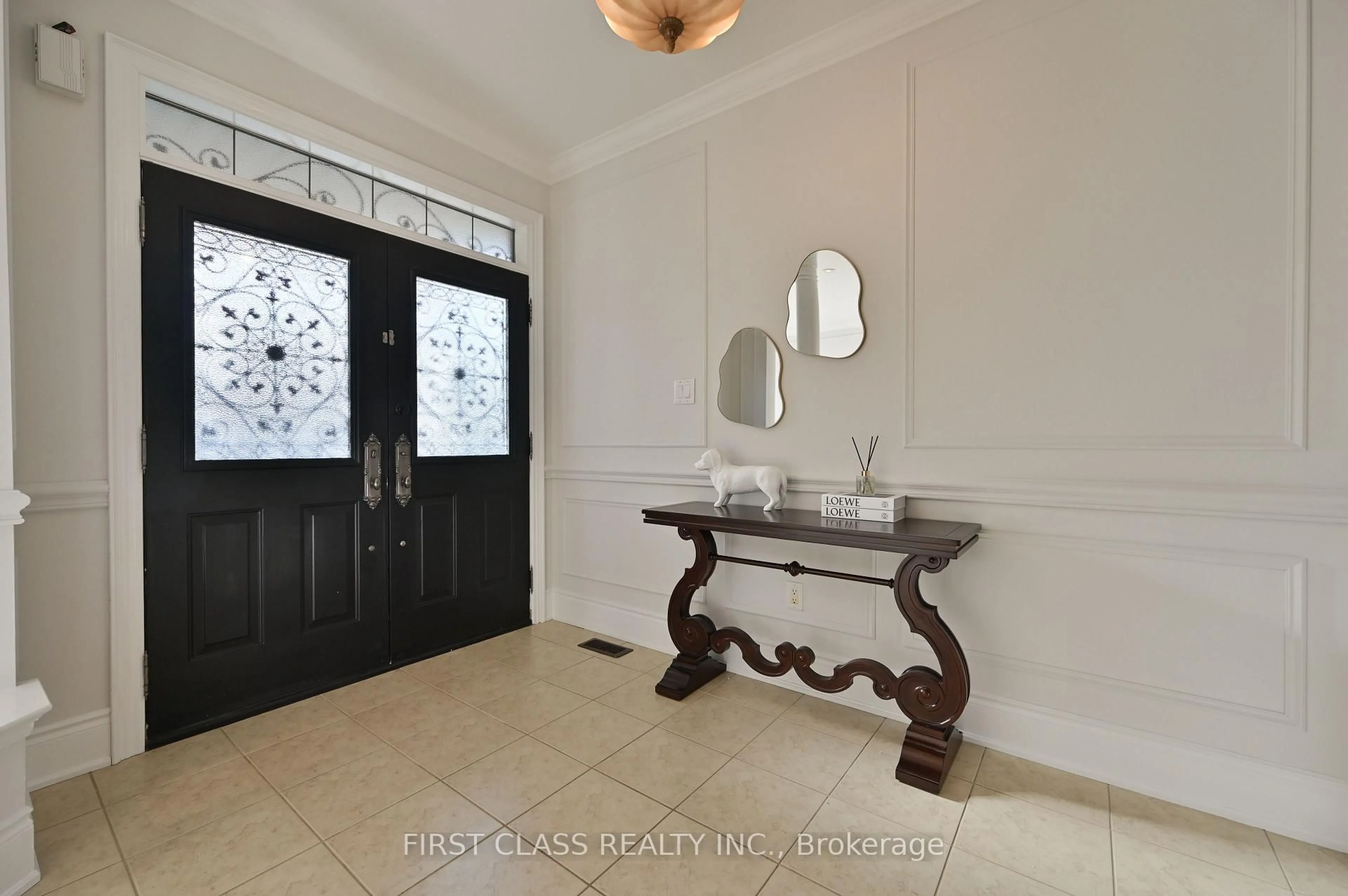 Indoor entryway for 72 Braehead Dr, Richmond Hill Ontario L4E 0B2