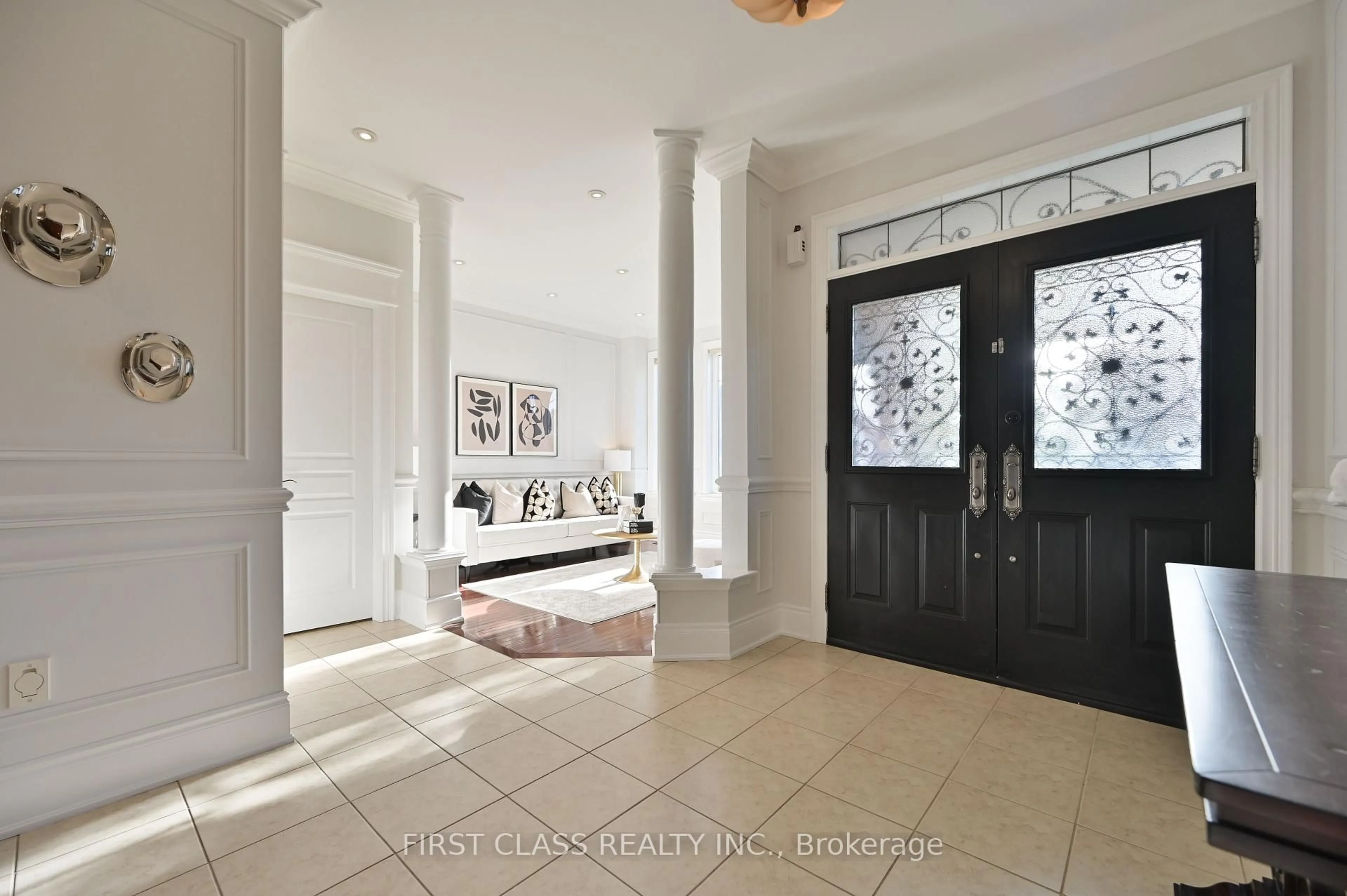 Indoor entryway for 72 Braehead Dr, Richmond Hill Ontario L4E 0B2