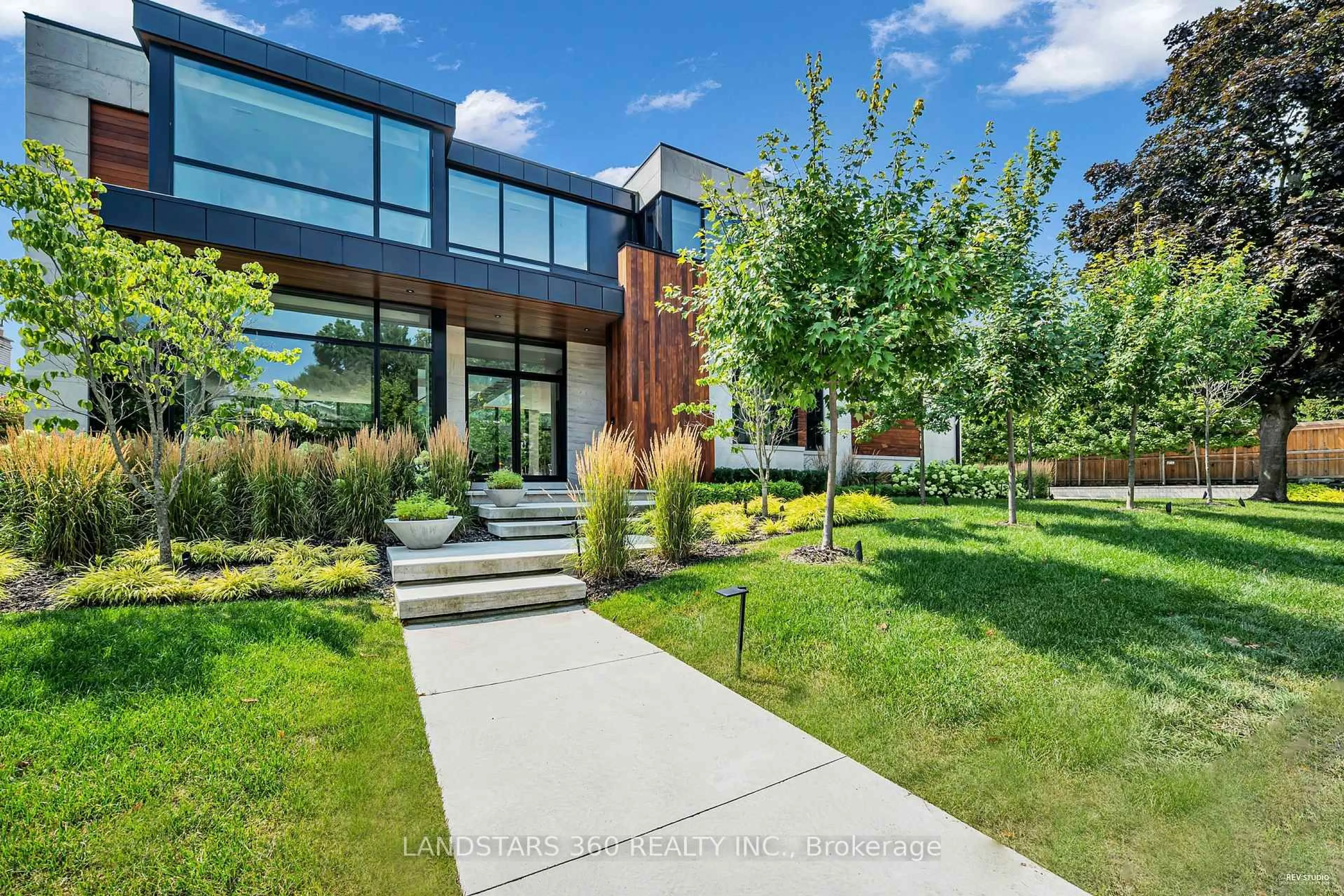 Home with brick exterior material, unknown for 7 Whitelaw Crt, Markham Ontario L3T 5E6