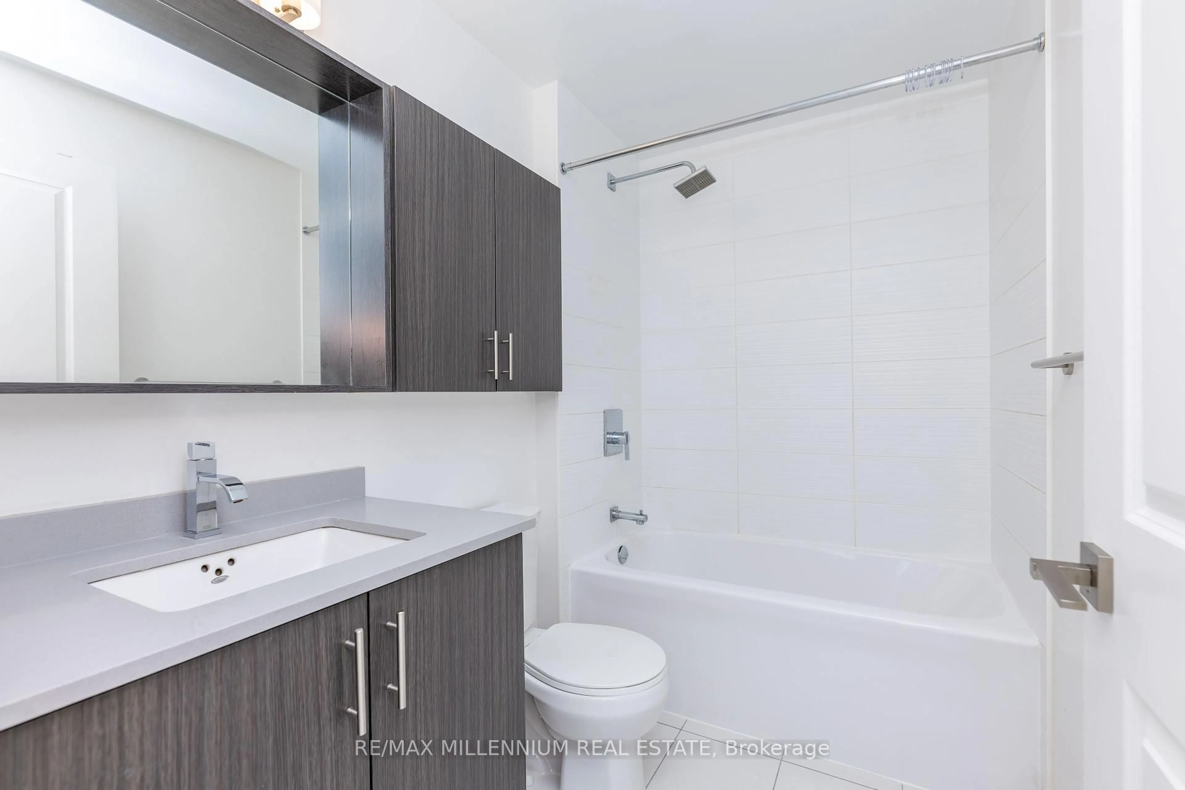 Standard bathroom, unknown for 3700 Highway 7 Rd #1401, Vaughan Ontario L4L 0G3