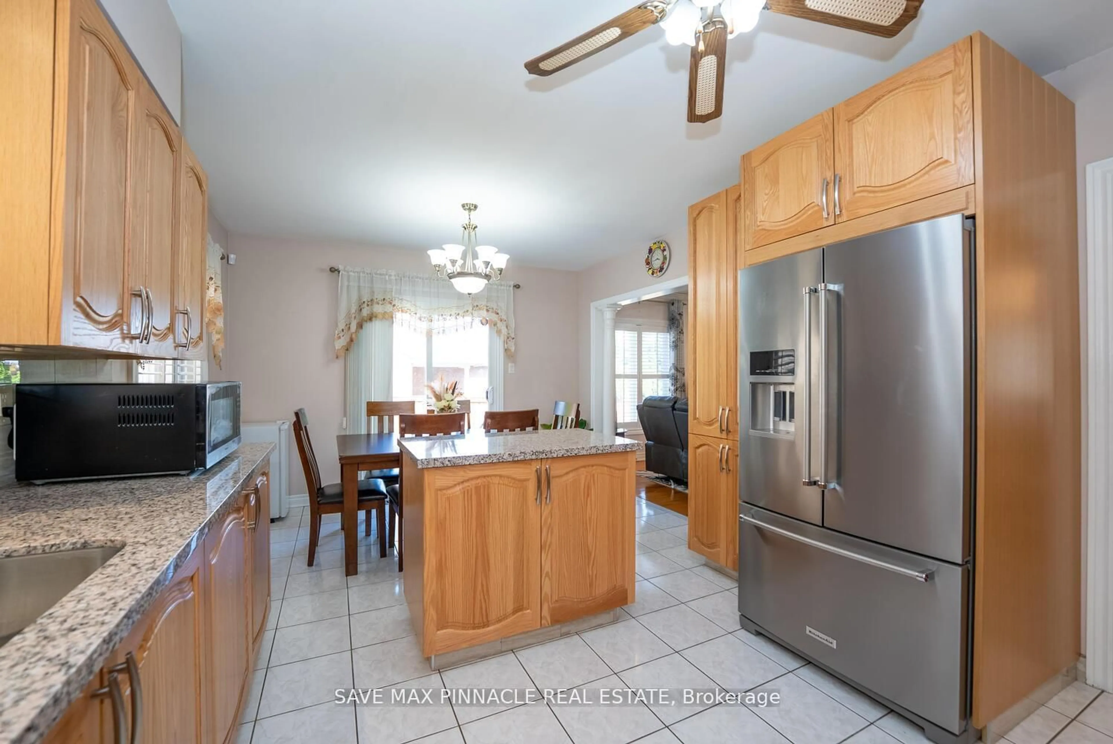 Open concept kitchen, ceramic/tile floor for 1 Ashton Dr, Vaughan Ontario L6A 2L4