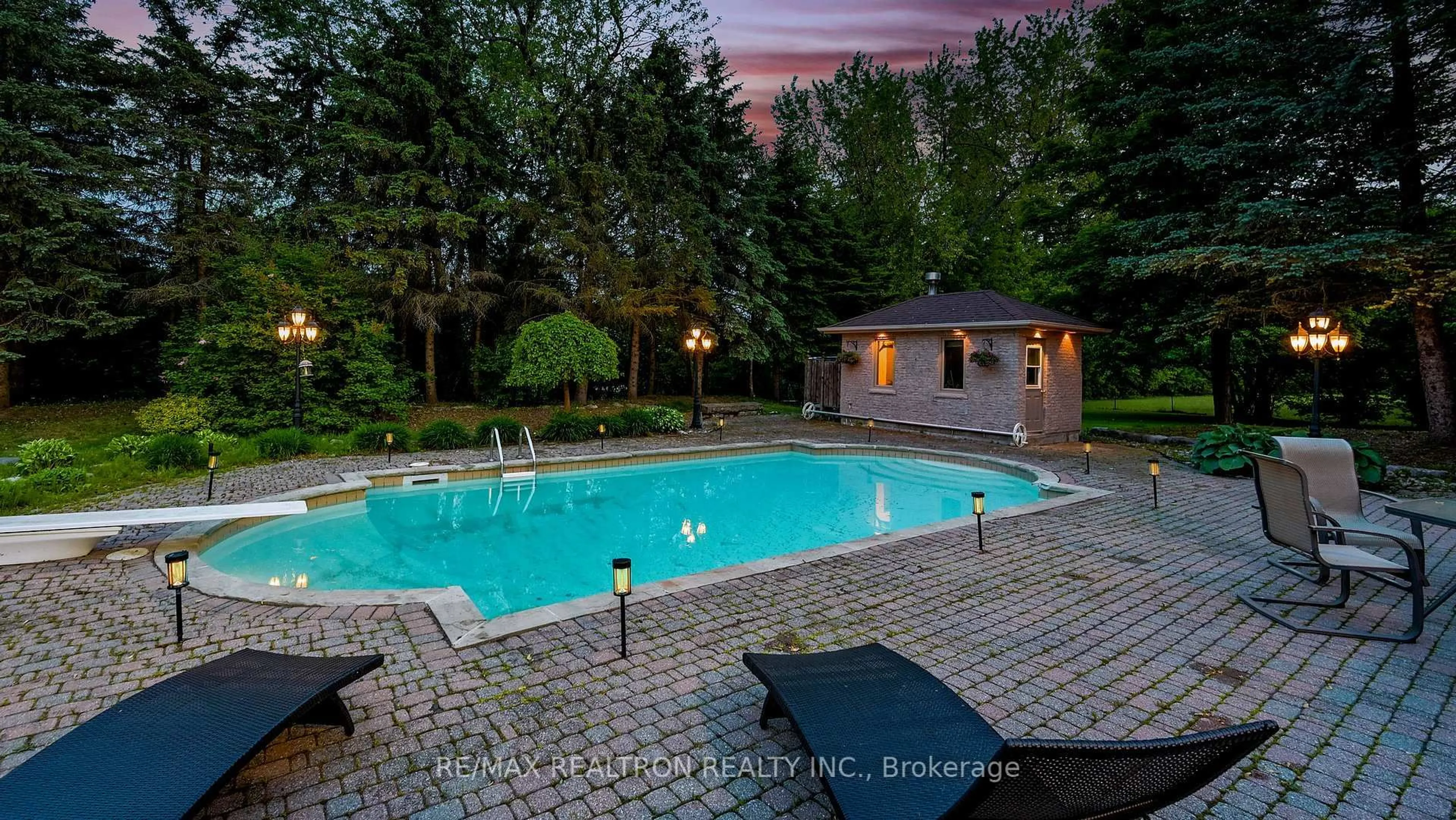 Pool for 5 Summit Trail Dr, Richmond Hill Ontario L4E 3S7