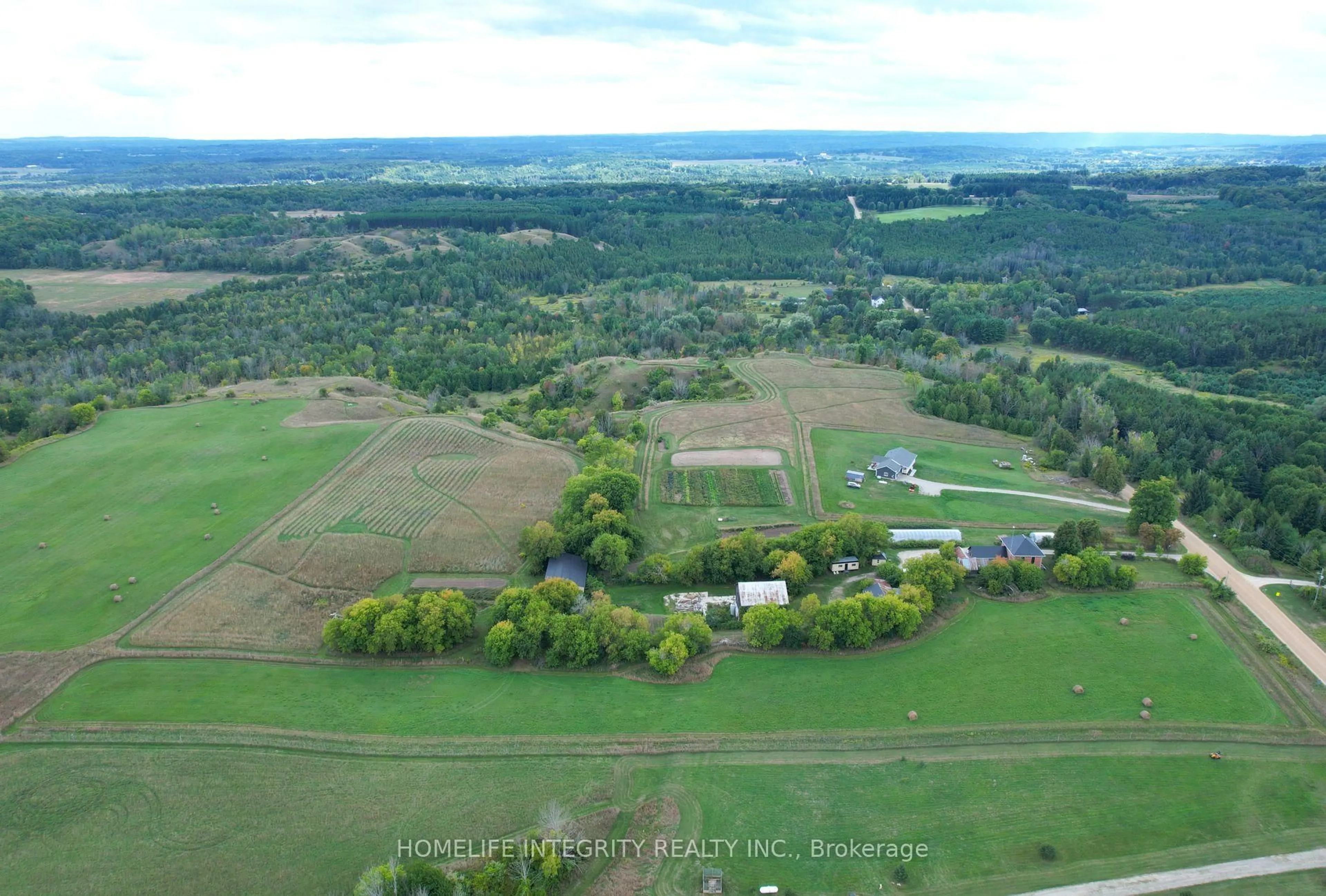 A pic from outside/outdoor area/front of a property/back of a property/a pic from drone, unknown for 995305 Mono Adjala Townline, Adjala-Tosorontio Ontario L9R 1V1