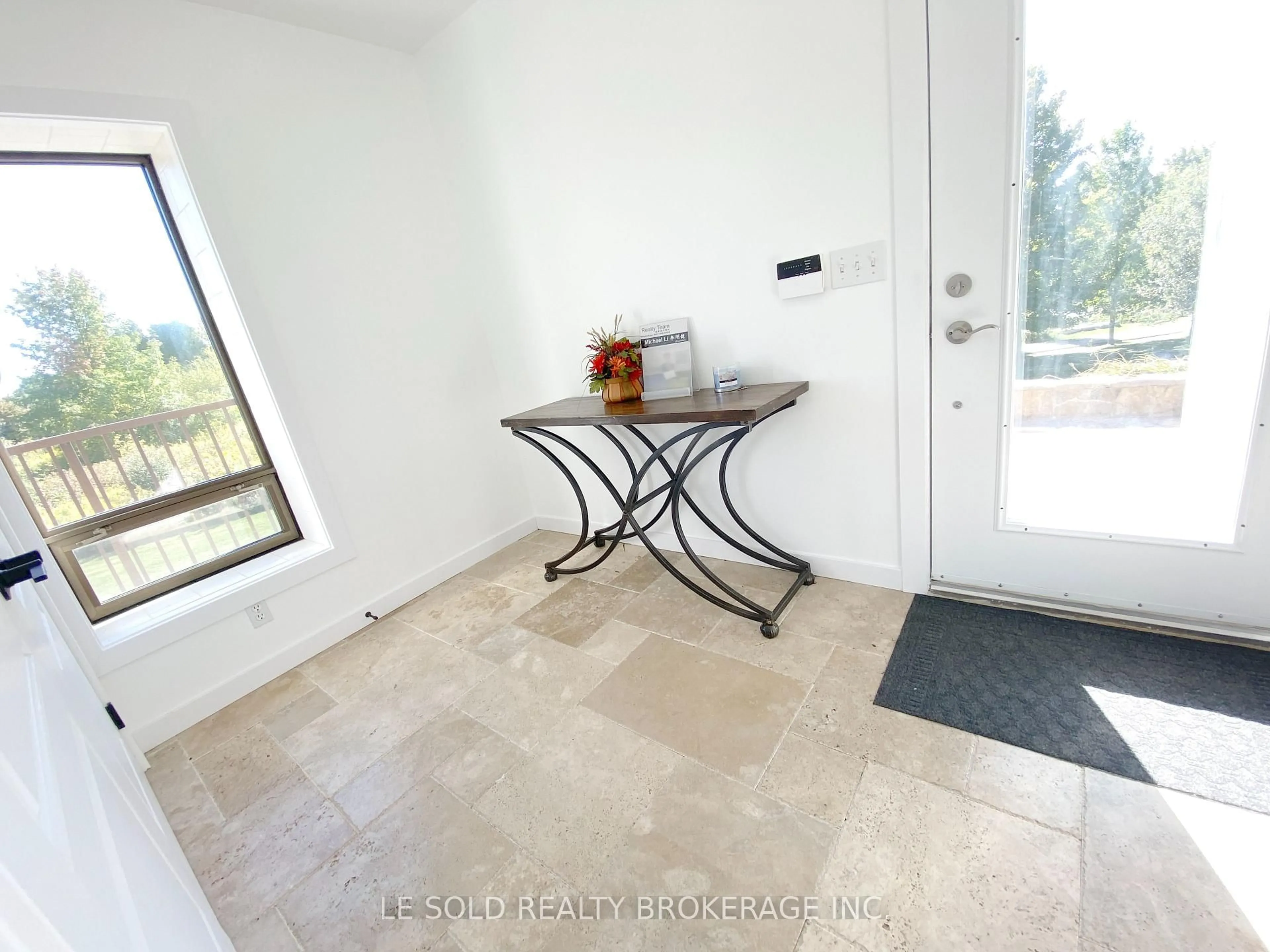 Indoor entryway for 2269 Concession 4, Uxbridge Ontario L0C 1A0