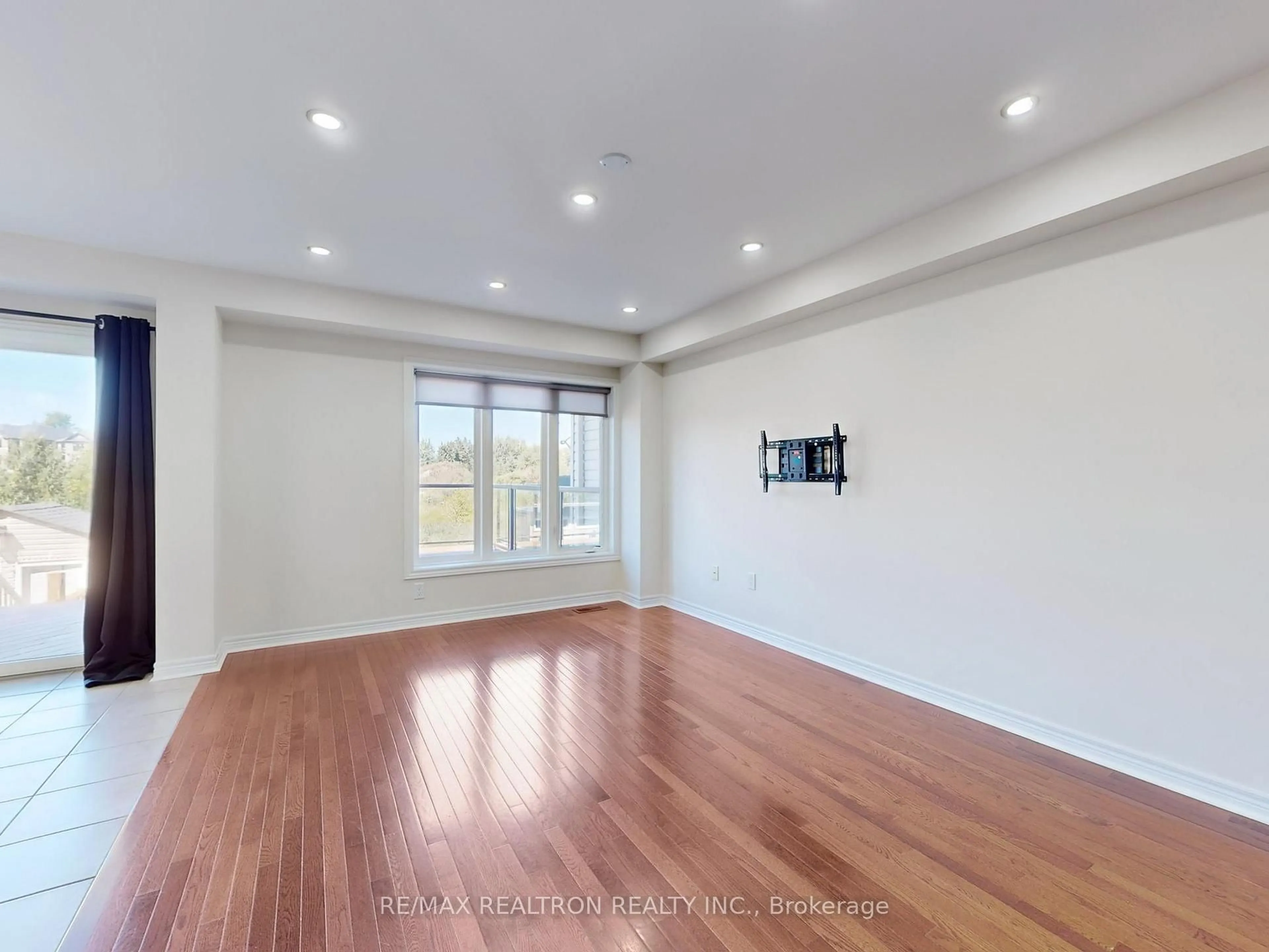A pic of a room for 1192 Mary-Lou St, Innisfil Ontario L9S 5A4