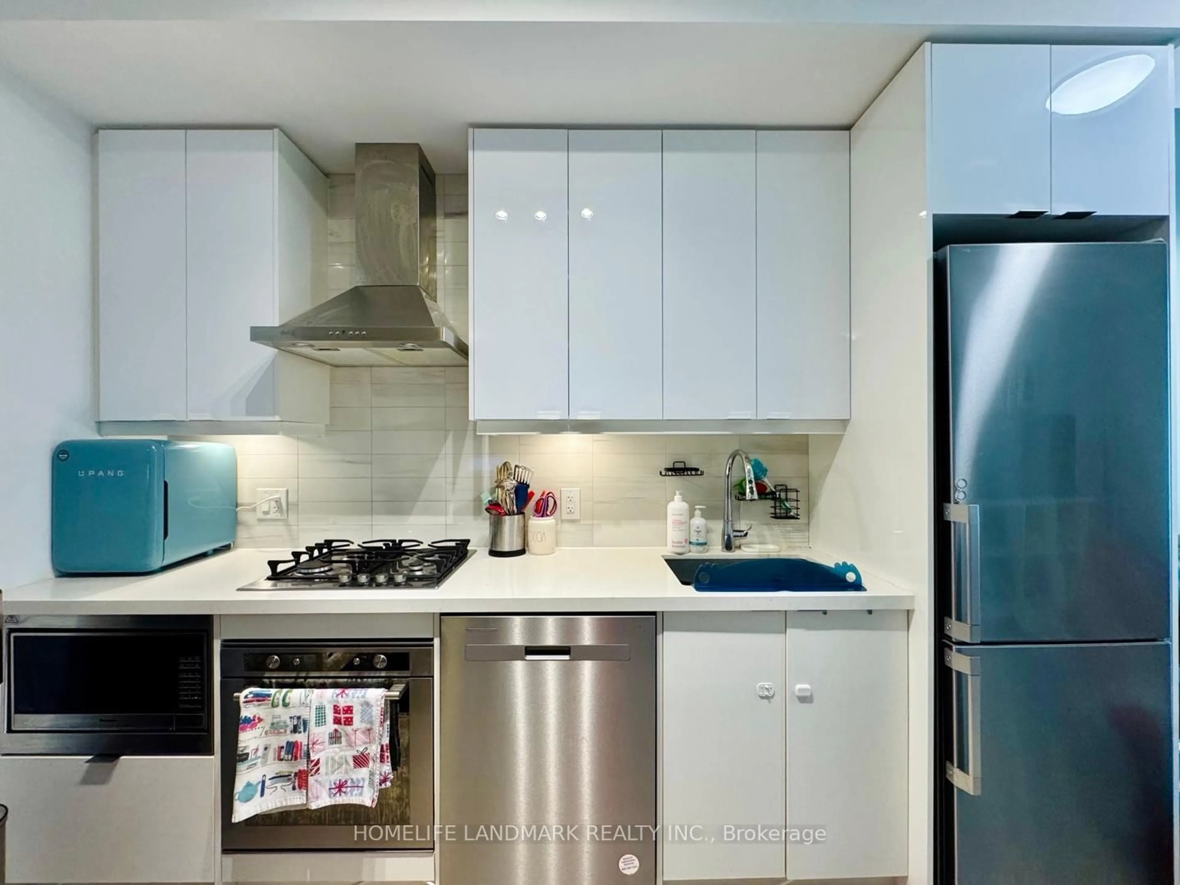 Standard kitchen, ceramic/tile floor for 11750 Ninth Line #525B, Whitchurch-Stouffville Ontario L4A 5G1