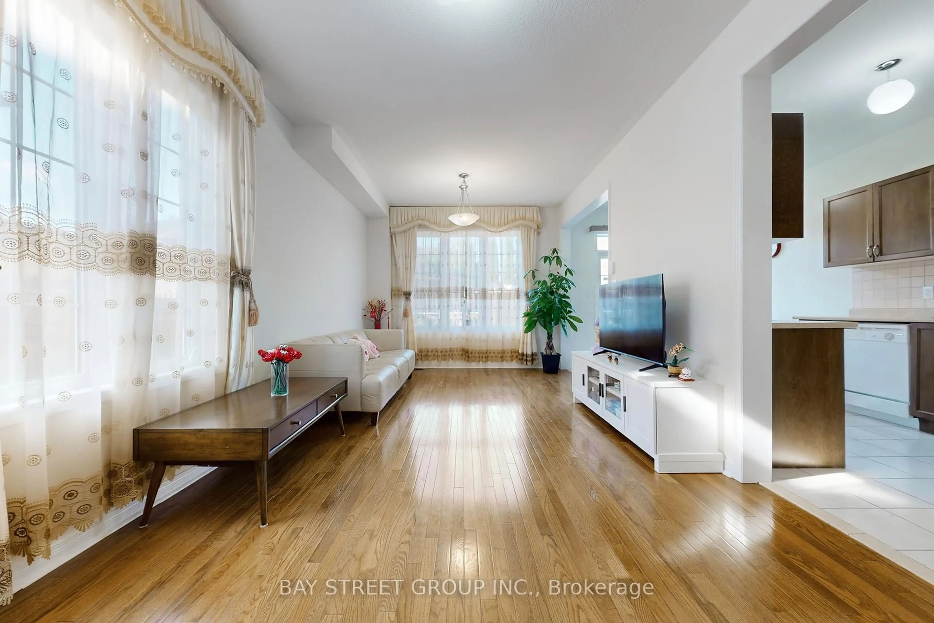 Living room with furniture, wood/laminate floor for 82 COLELUKE Lane, Markham Ontario L3S 0B7