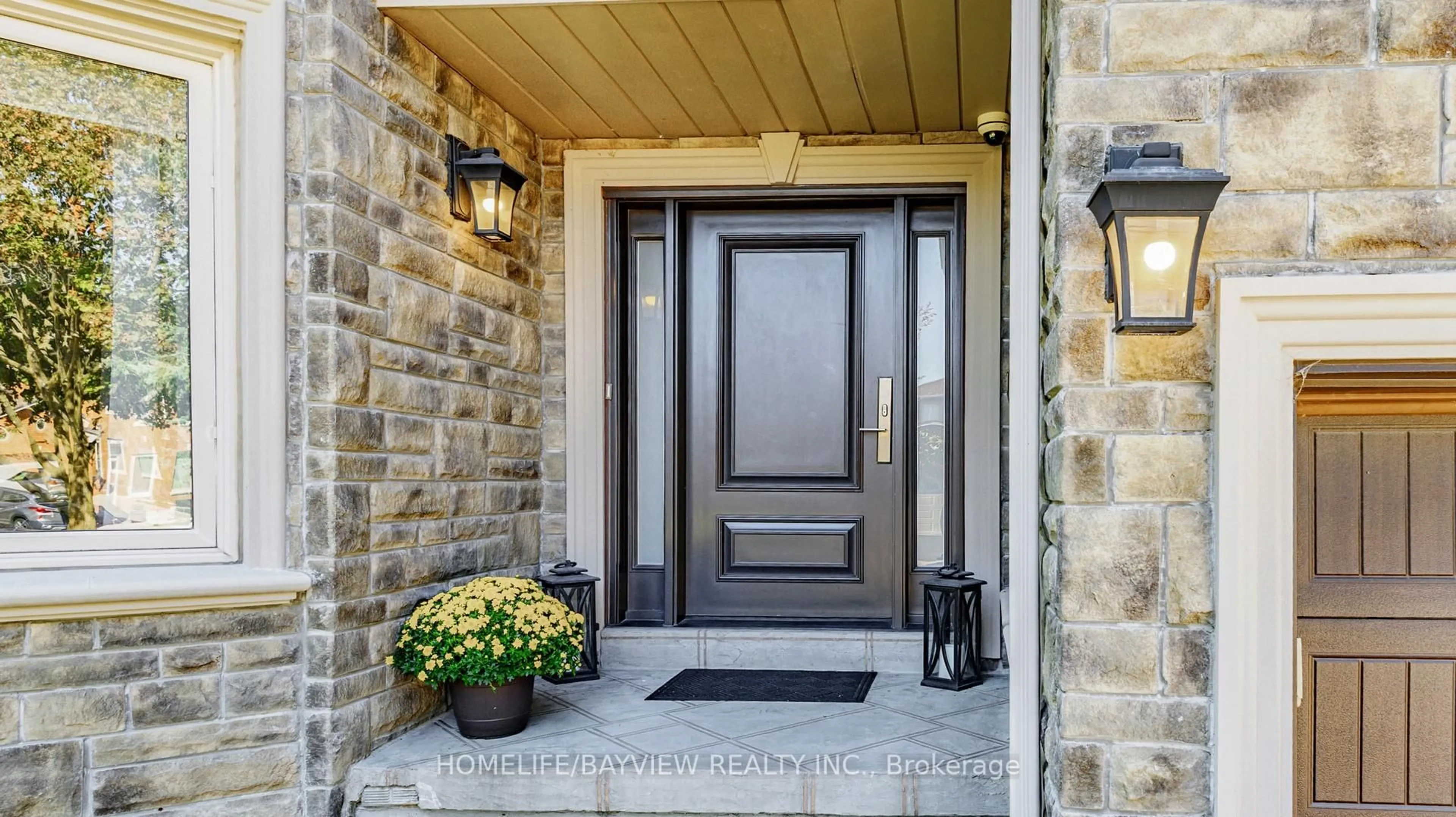 Indoor entryway for 372 Greenock Dr, Vaughan Ontario L6A 1M5