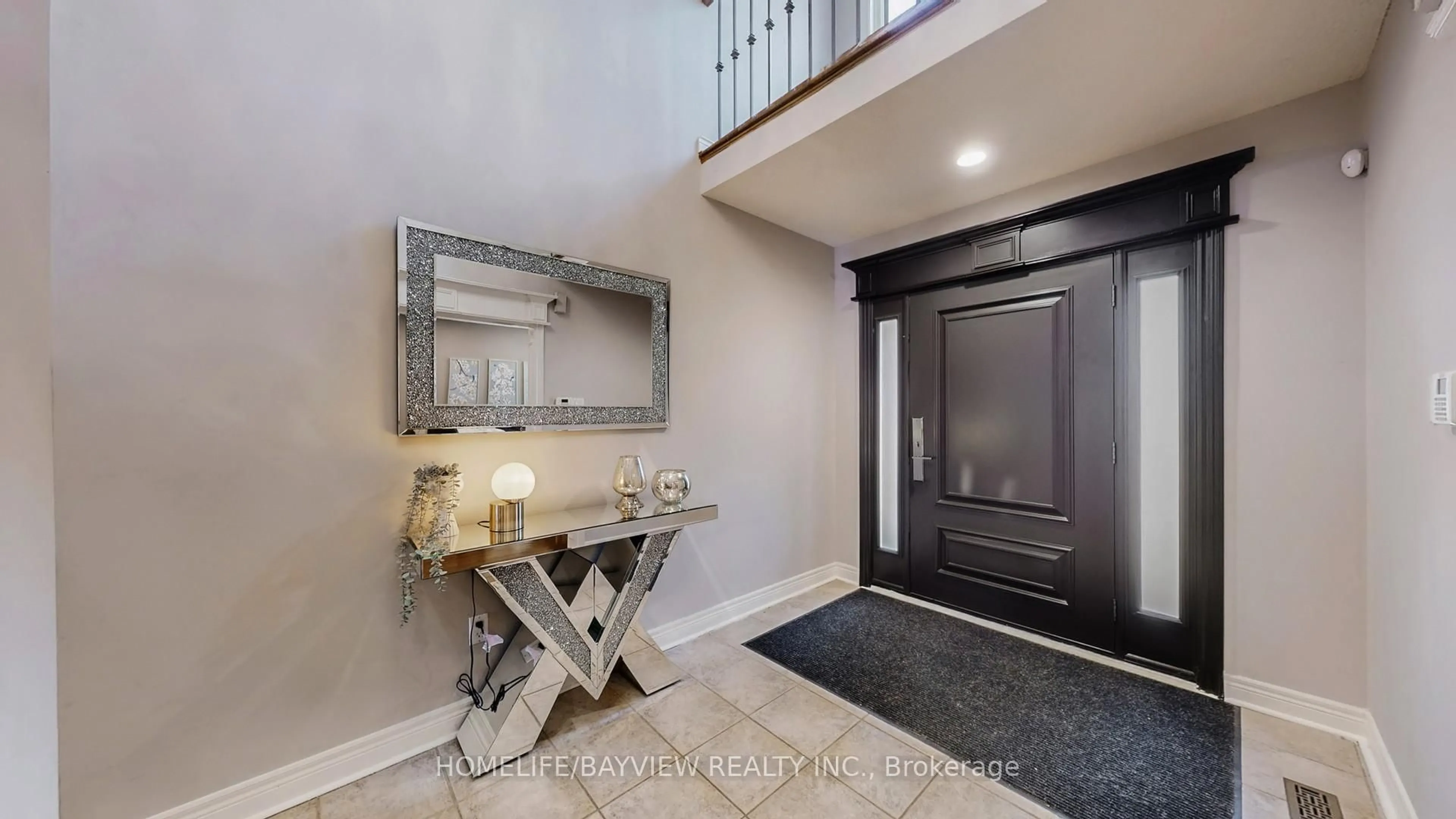 Indoor entryway for 372 Greenock Dr, Vaughan Ontario L6A 1M5