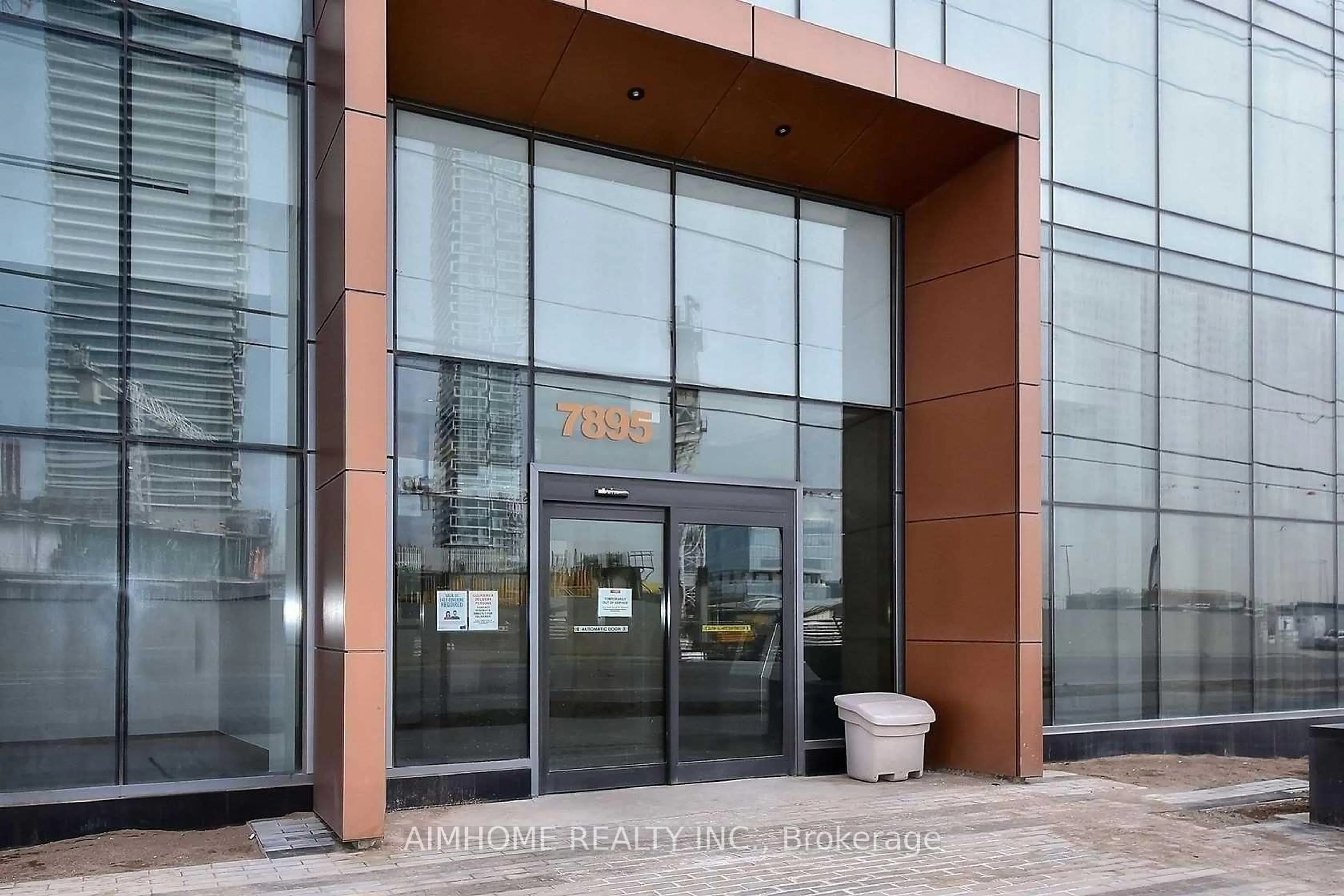 Indoor foyer for 7895 Jane St #601, Vaughan Ontario L4K 2M7