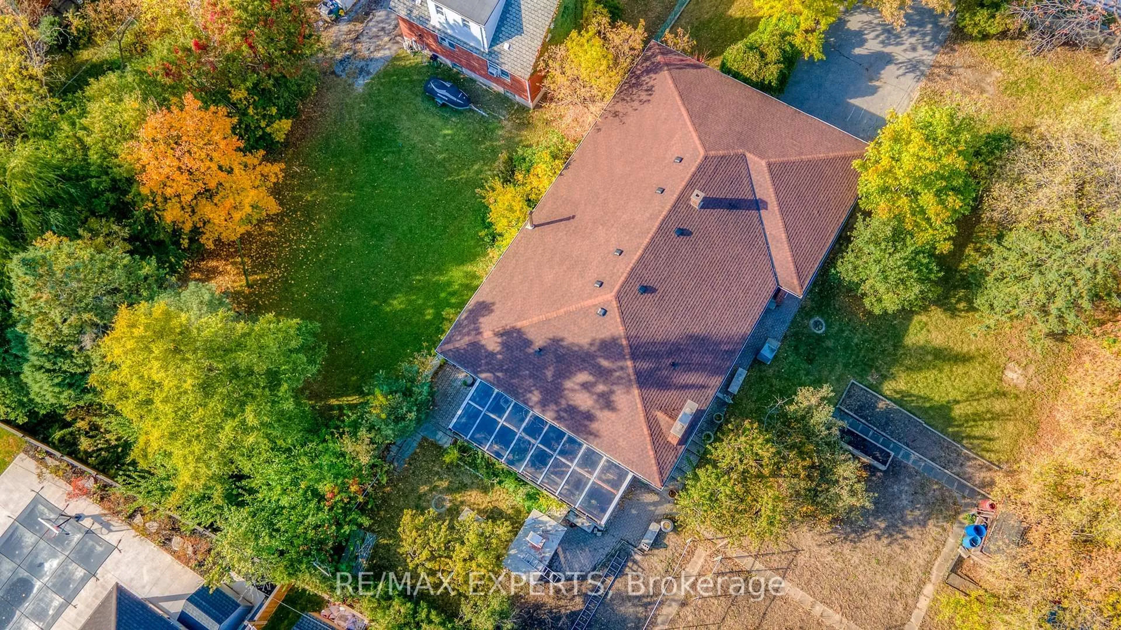 A pic from outside/outdoor area/front of a property/back of a property/a pic from drone, water/lake/river/ocean view for 2355 Major Mackenzie Dr, Vaughan Ontario L6A 3Z2