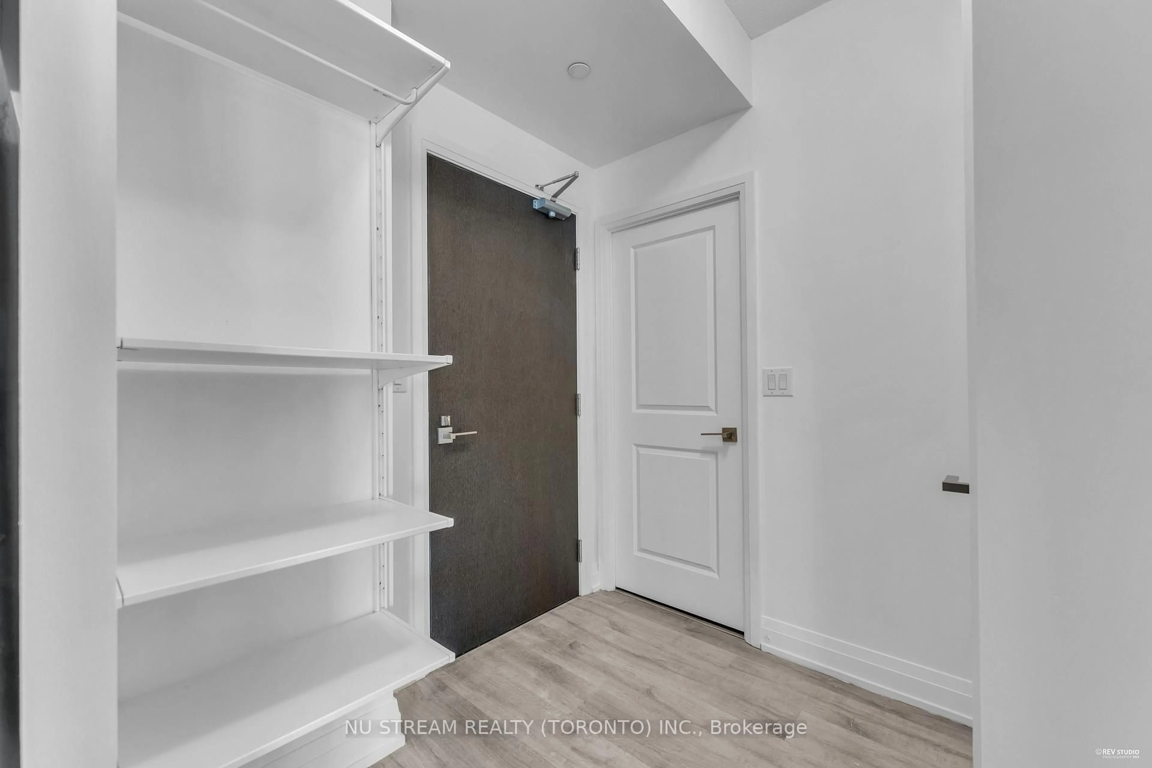 Indoor entryway for 3600 Highway 7 #2505, Vaughan Ontario L4L 0G8