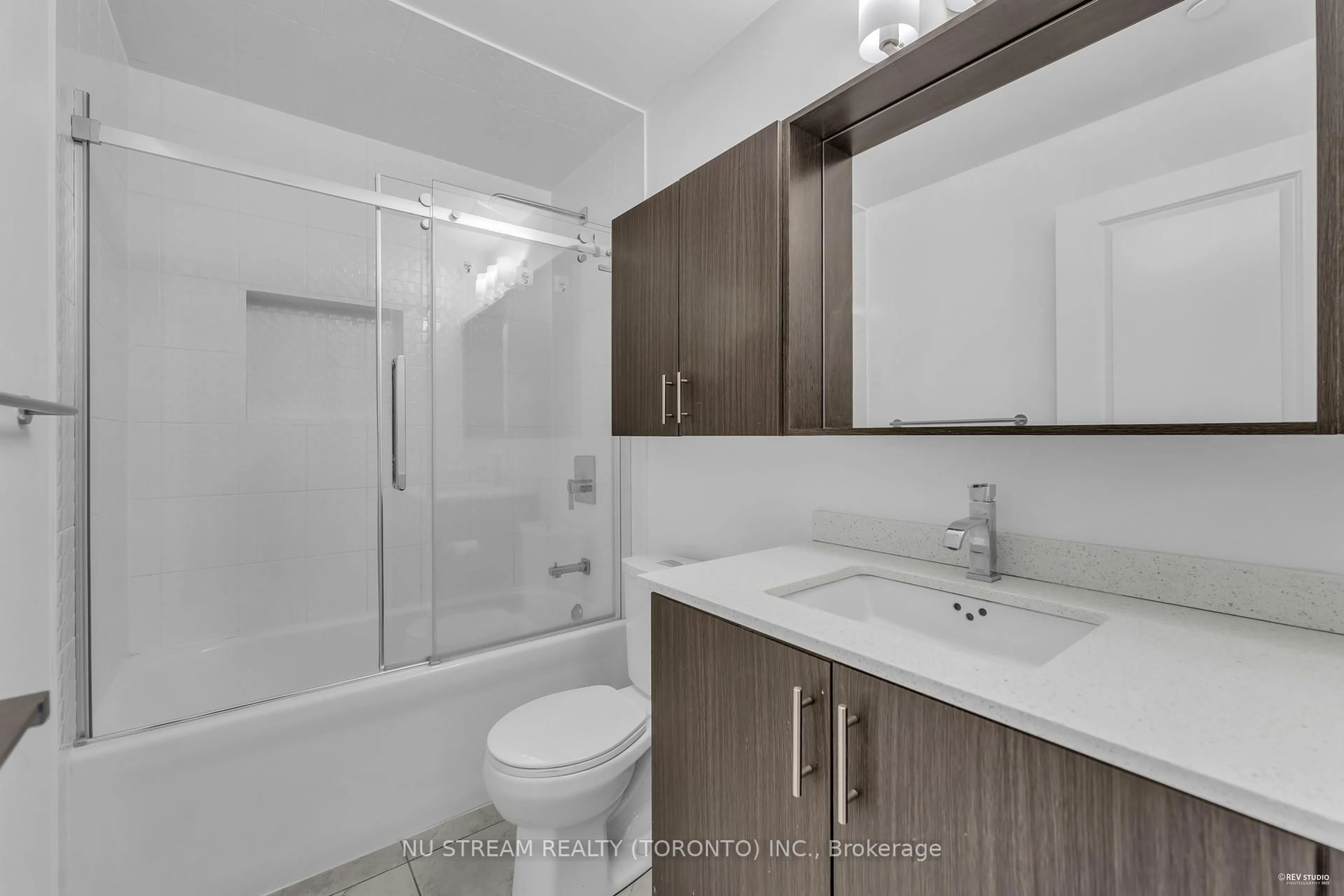 Standard bathroom, unknown for 3600 Highway 7 #2505, Vaughan Ontario L4L 0G8