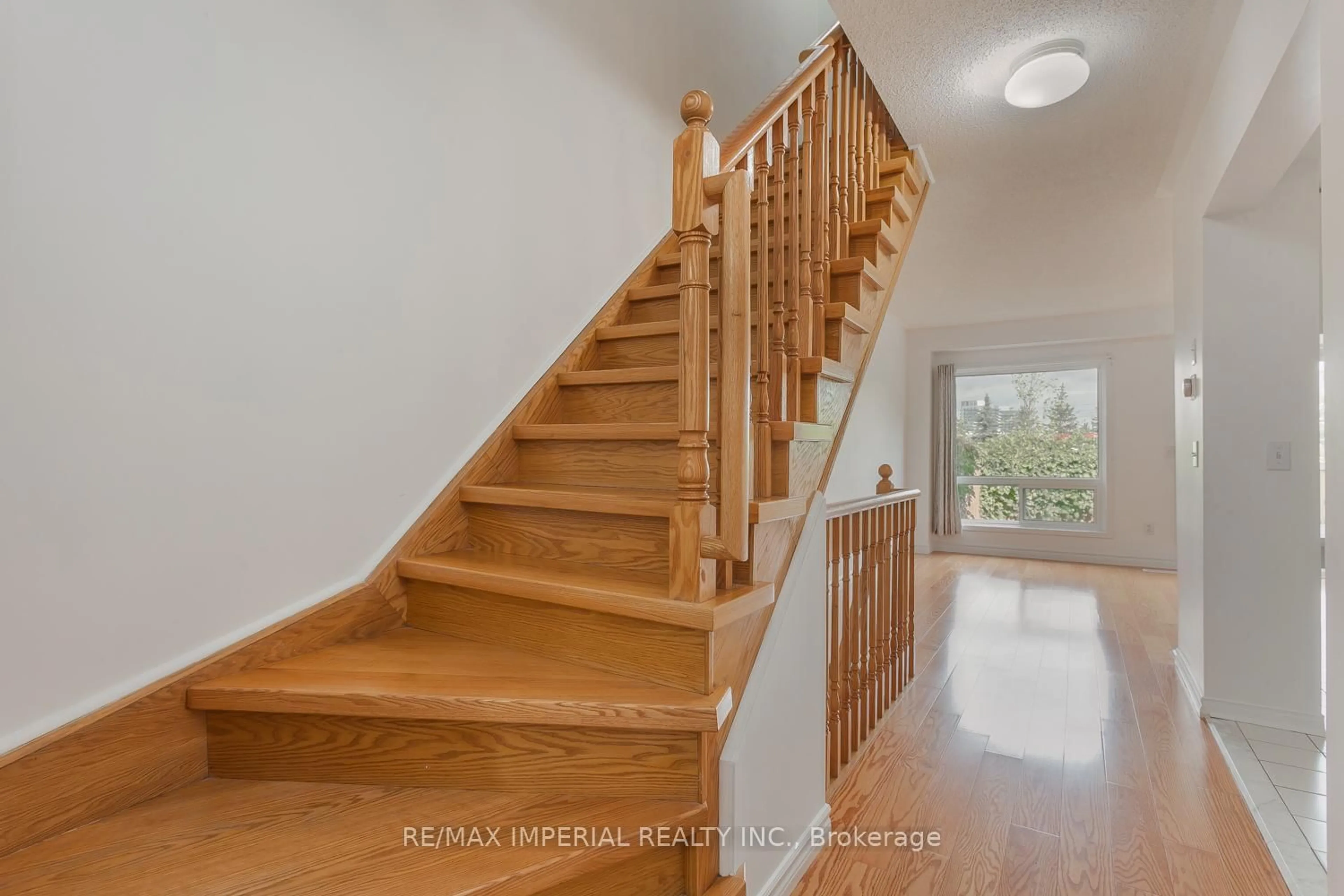 Stairs for 81 Northern Heights Dr #9A, Richmond Hill Ontario L4B 4C9