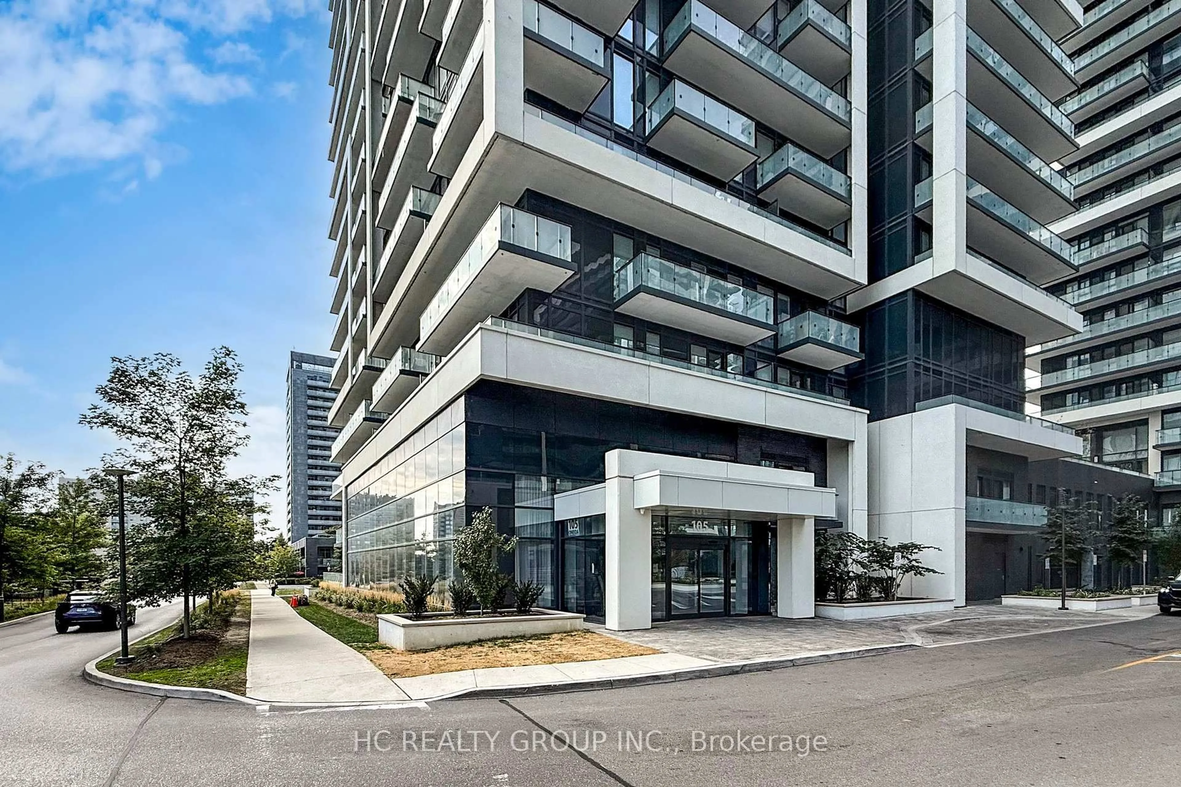 Indoor foyer for 105 Oneida Cres #1111, Richmond Hill Ontario L4B 0H6