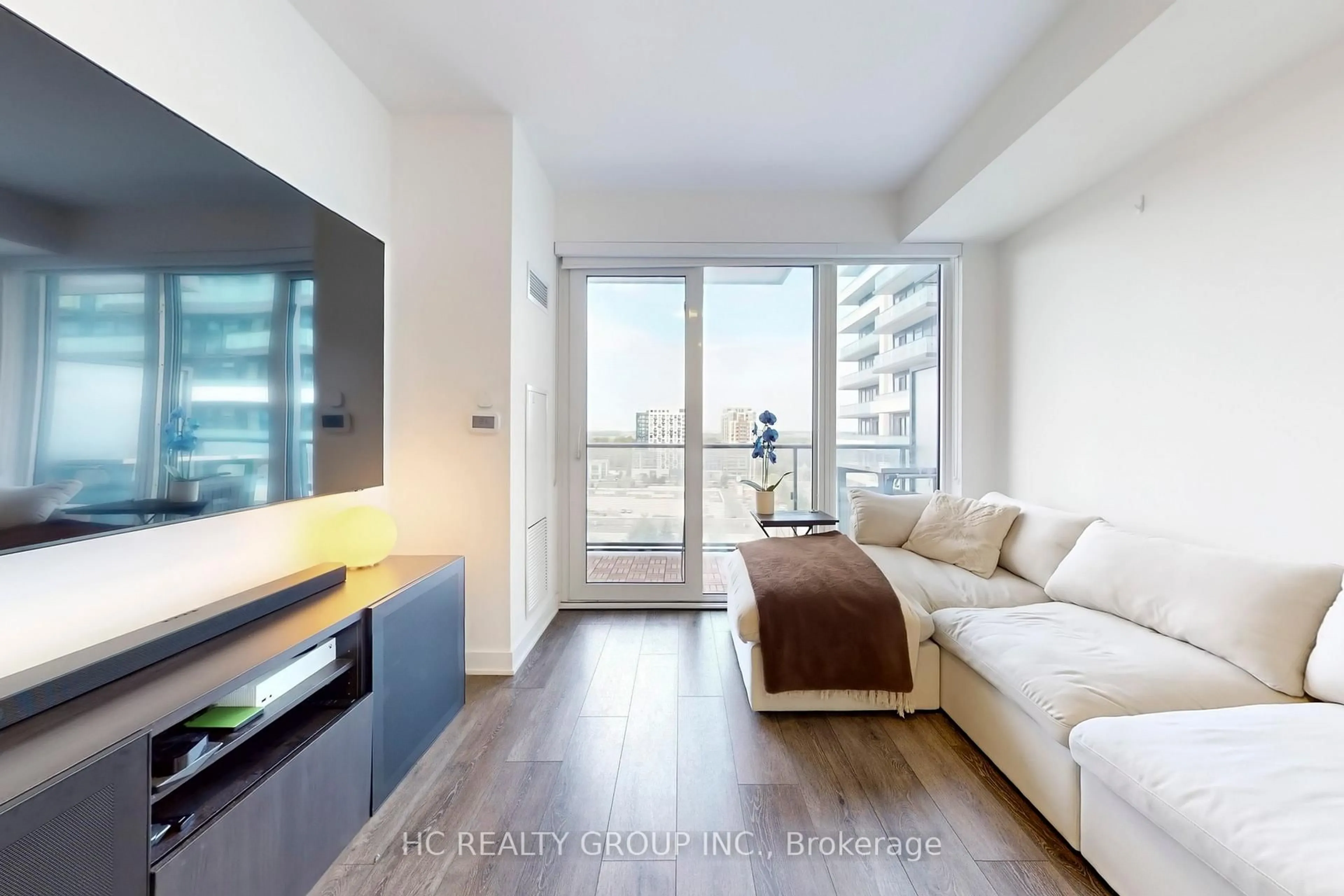 Living room with furniture, unknown for 105 Oneida Cres #1111, Richmond Hill Ontario L4B 0H6