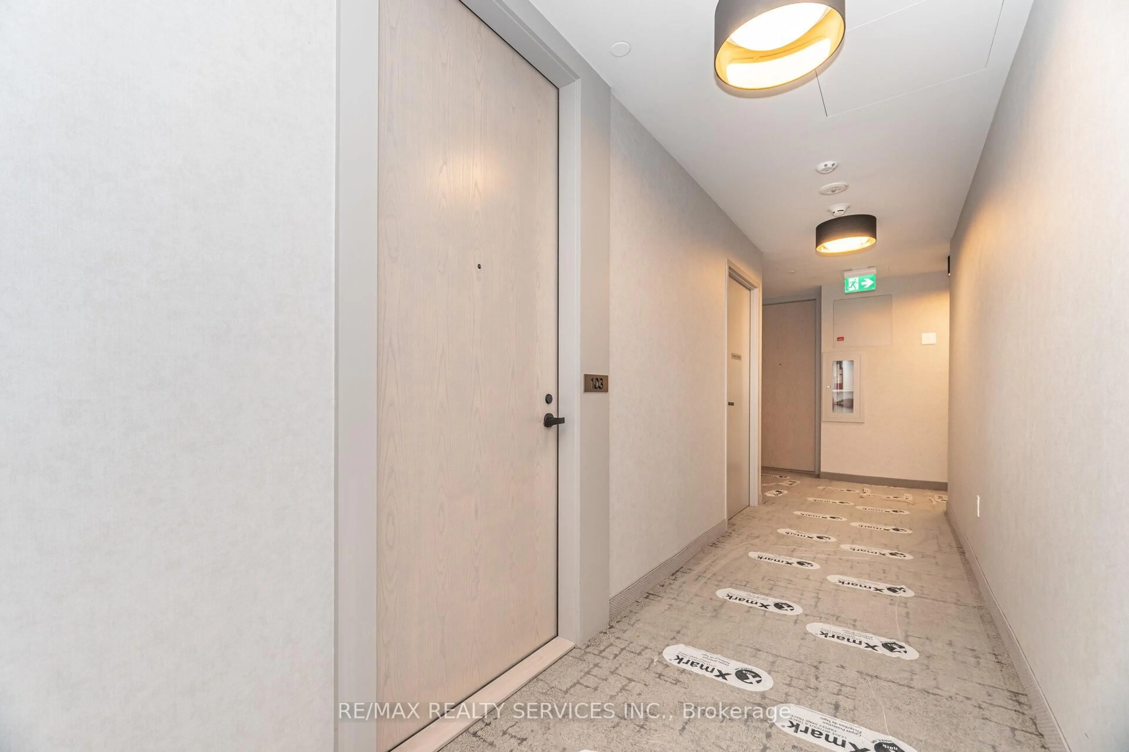 Indoor foyer for 28 Interchange Way #103D, Vaughan Ontario L4K 0P8