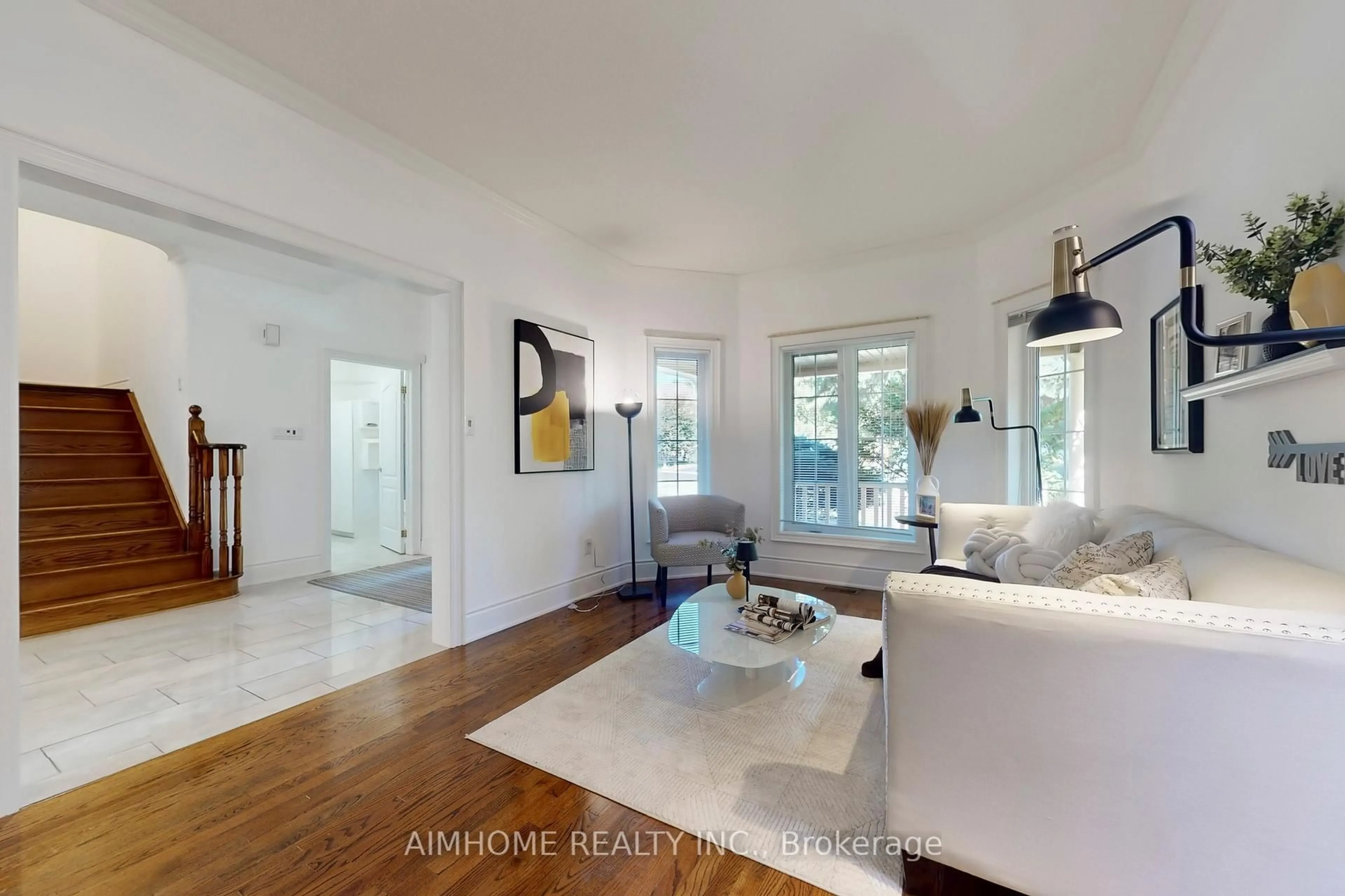 Living room with furniture, unknown for 812 Foxcroft Blvd, Newmarket Ontario L3X 1M8