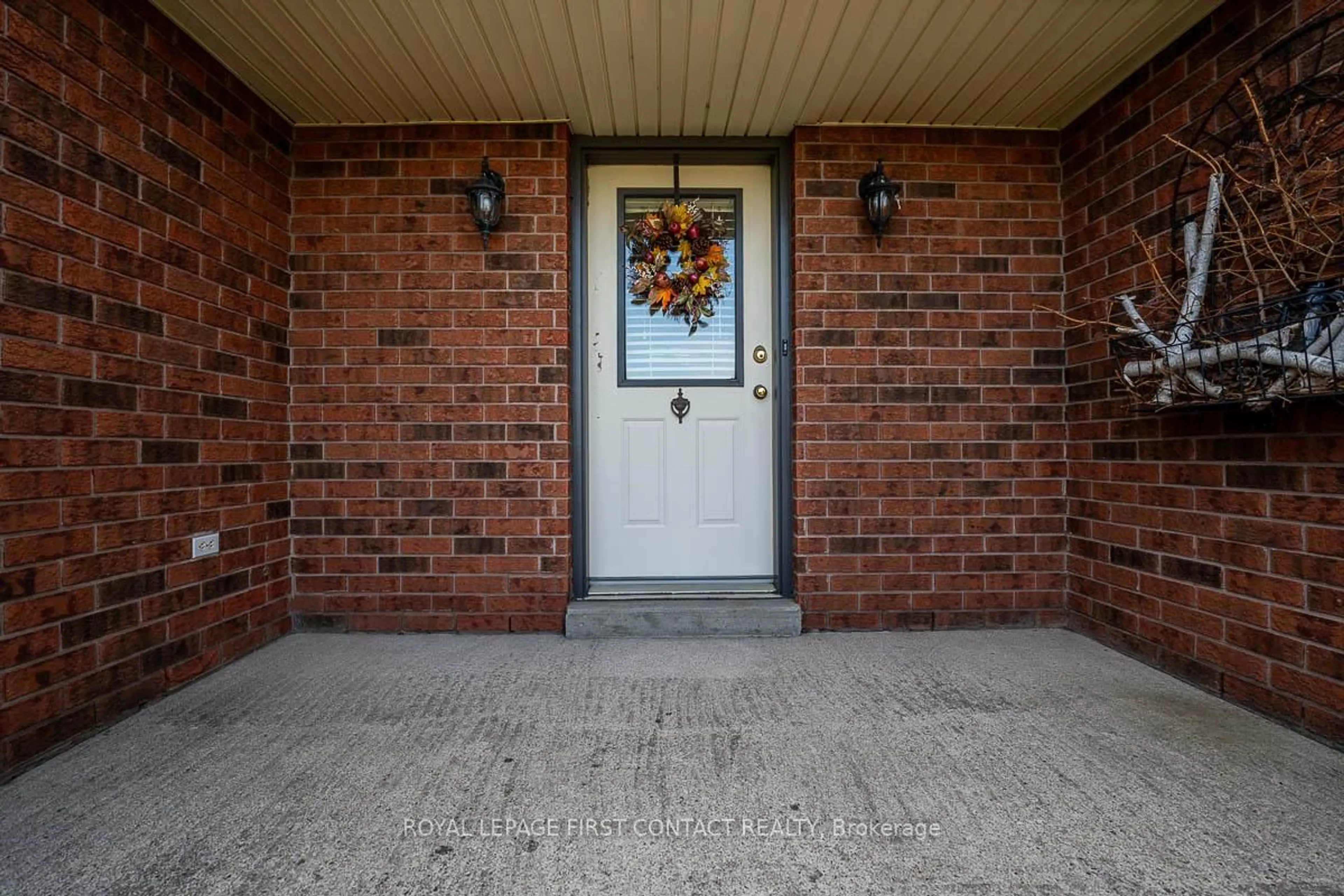 Indoor entryway for 4689 20th Sdrd, Essa Ontario L0L 2N0