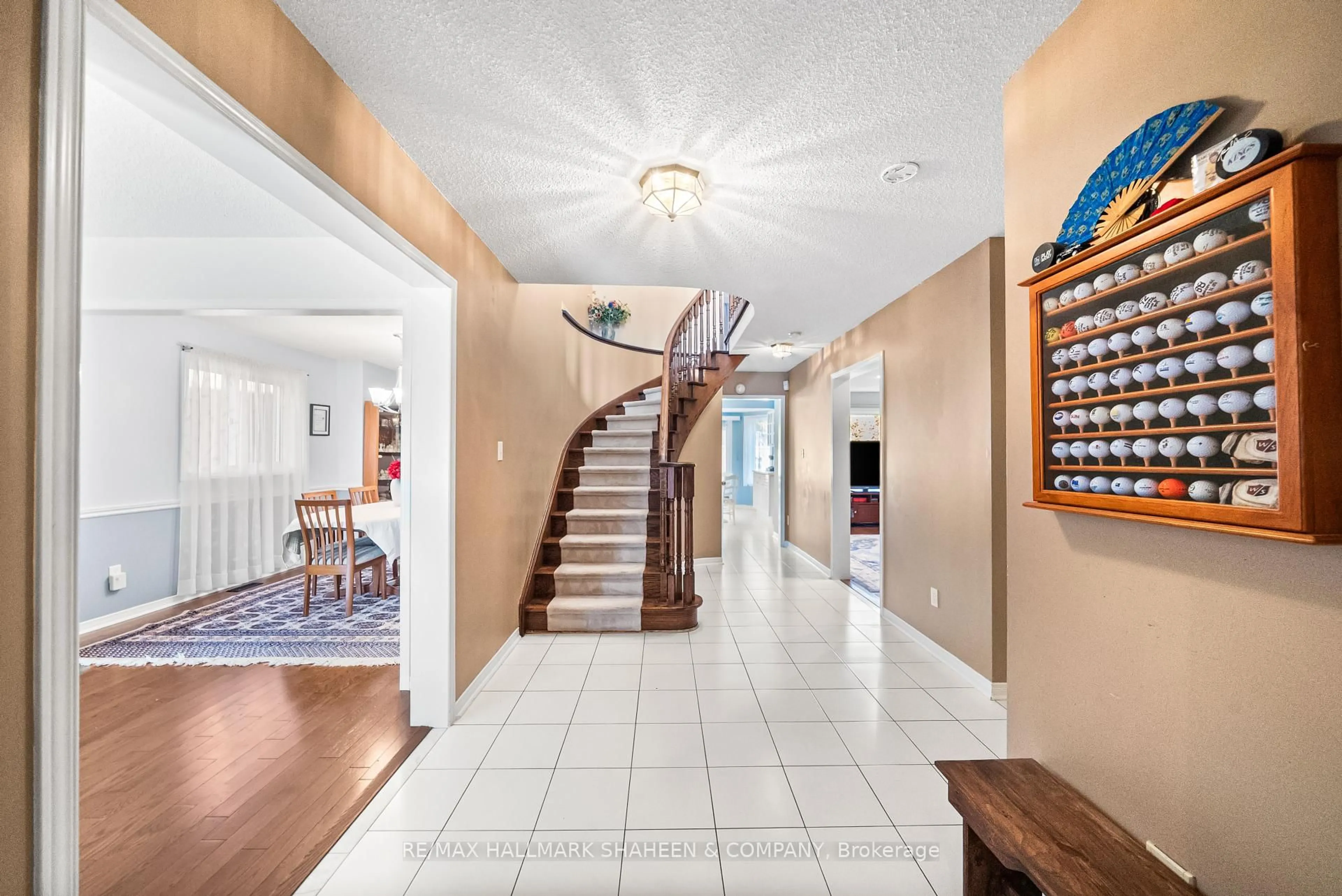 Indoor foyer for 493 Blackstock Rd, Newmarket Ontario L3Y 8H6