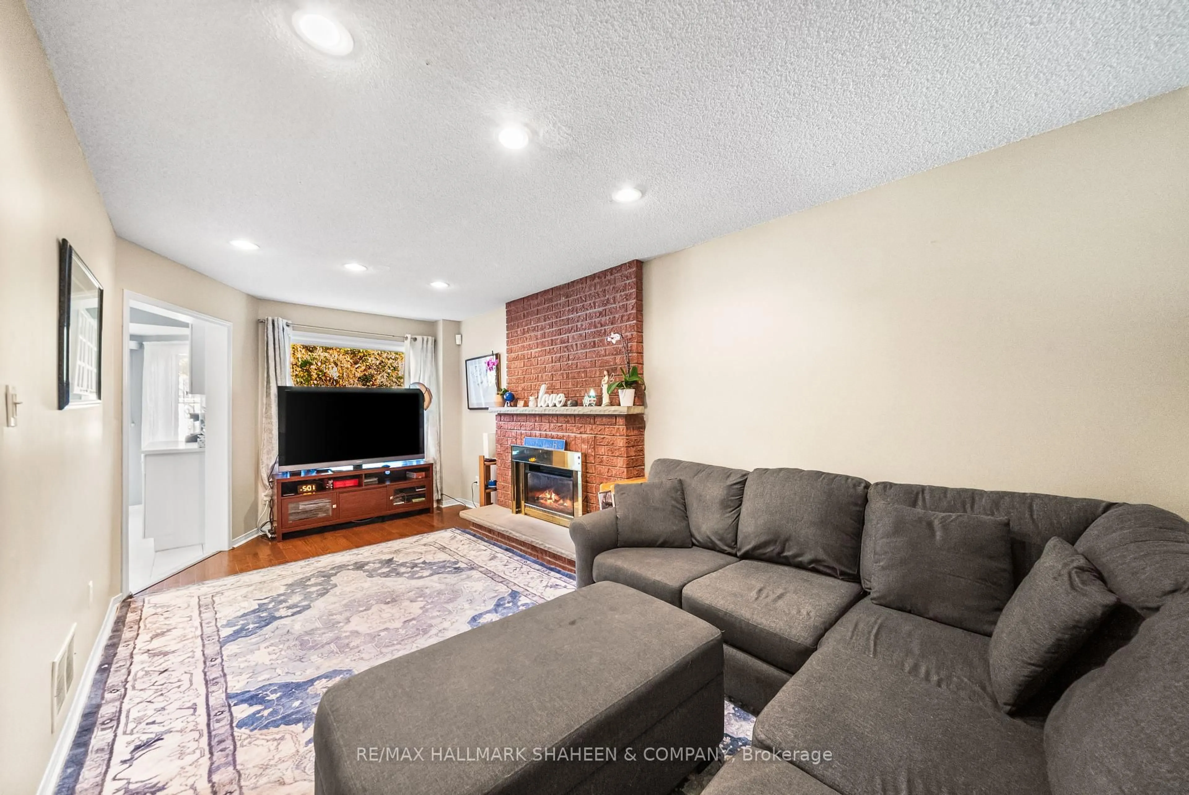 Living room with furniture, unknown for 493 Blackstock Rd, Newmarket Ontario L3Y 8H6