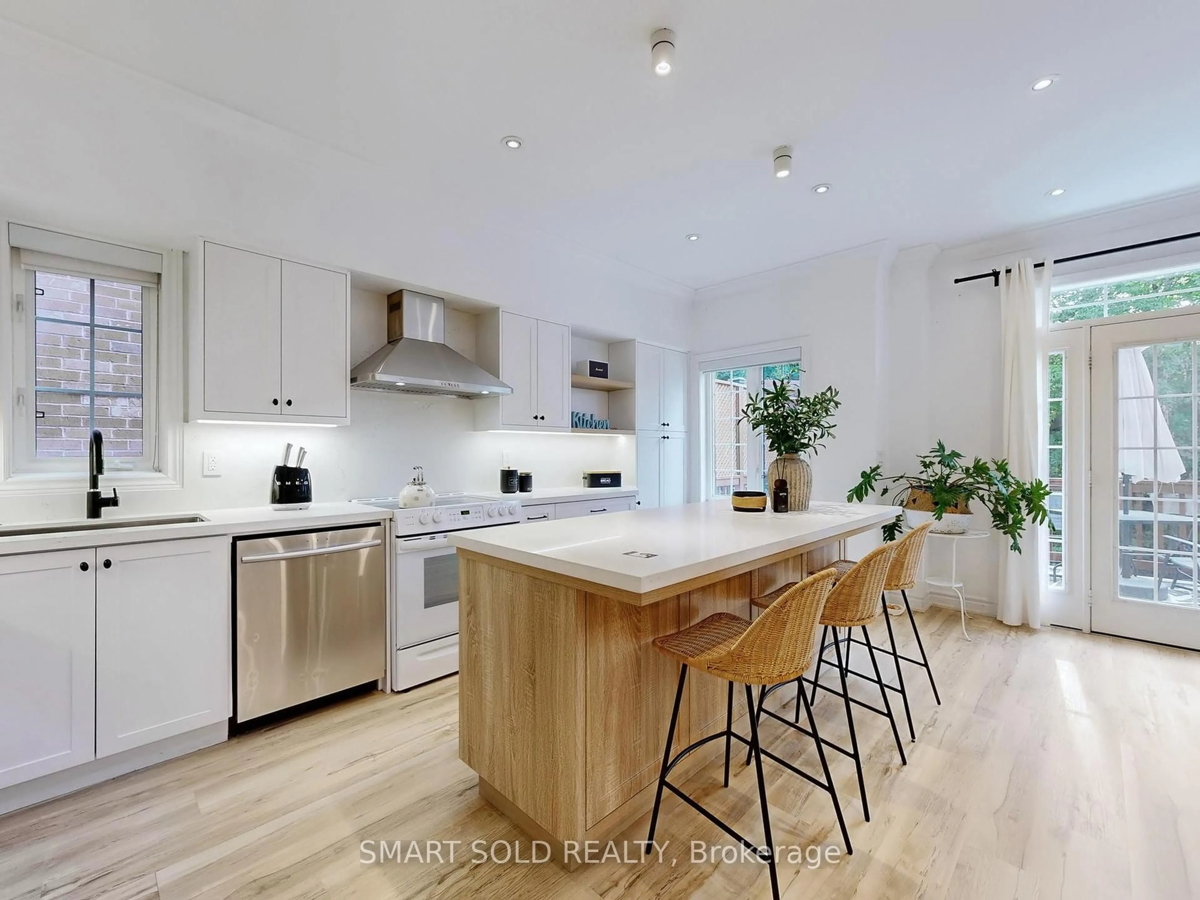 Contemporary kitchen, unknown for 30 Crispin Crt, Markham Ontario L3R 4G6