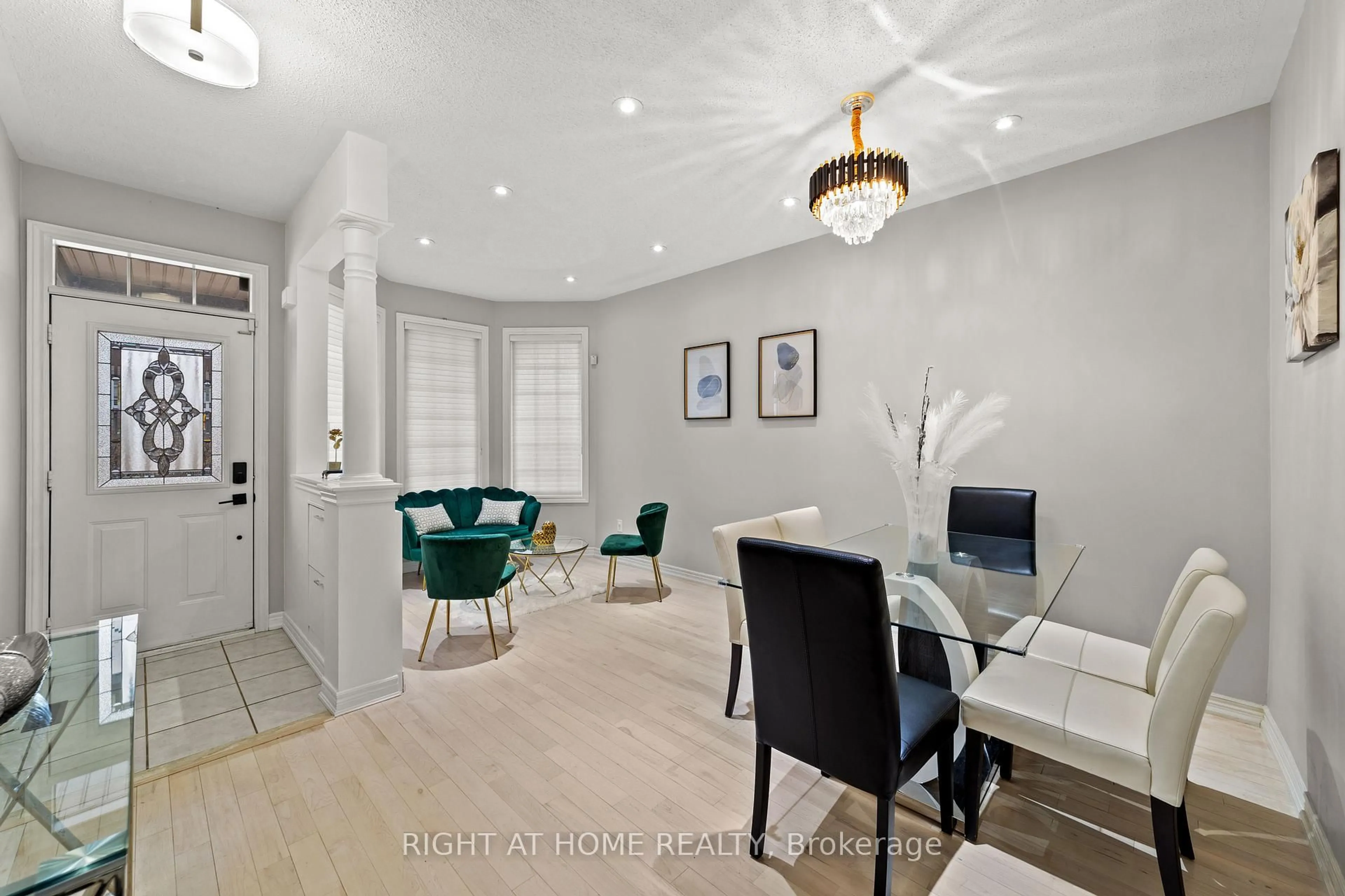 Living room with furniture, unknown for 63 Chelton Dr, Richmond Hill Ontario L4E 4A8