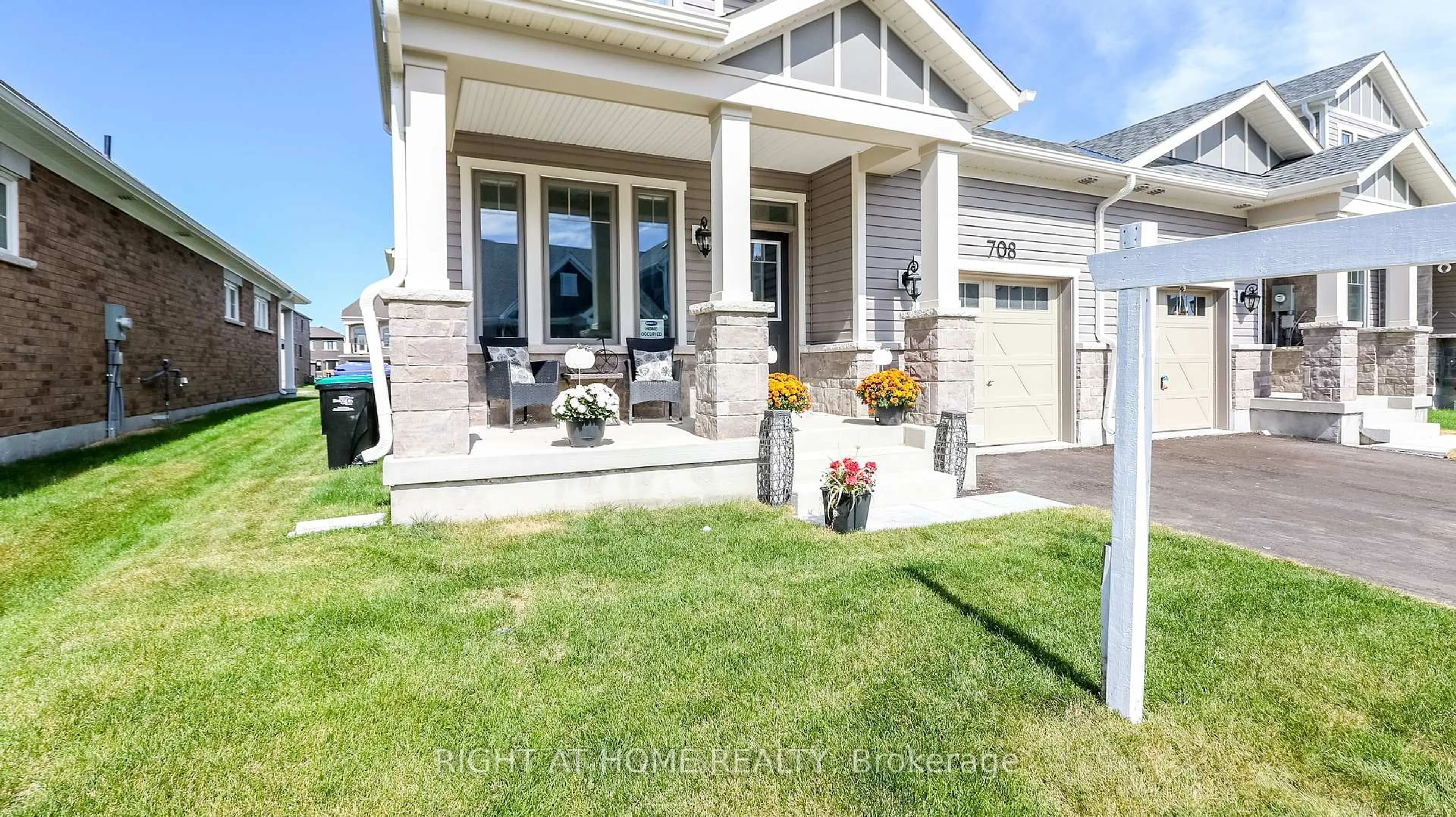 Home with vinyl exterior material, street for 708 SARGEANT Pl, Innisfil Ontario L9S 0S9