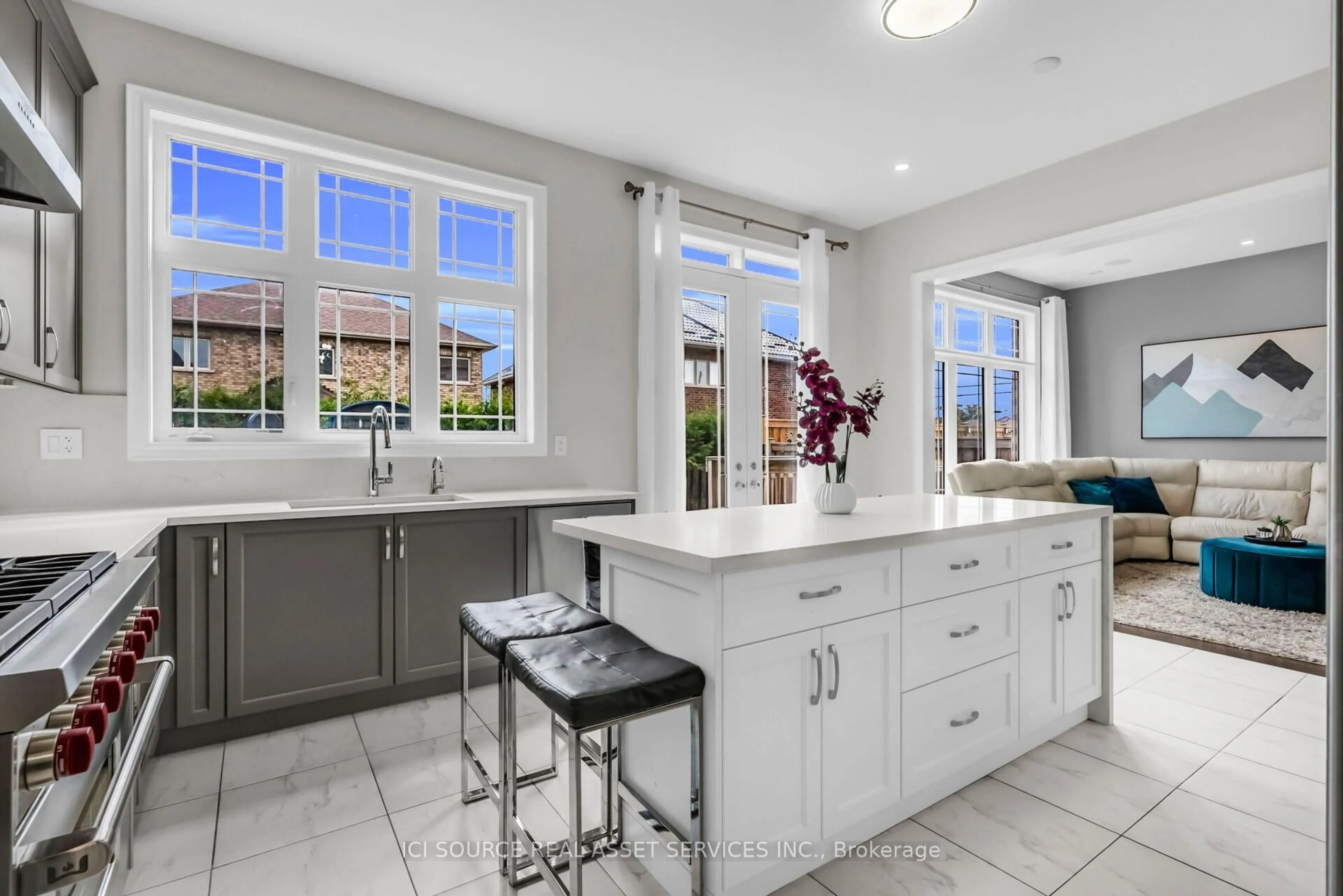 Open concept kitchen, ceramic/tile floor for 79 Menotti Dr, Richmond Hill Ontario L4E 1G7